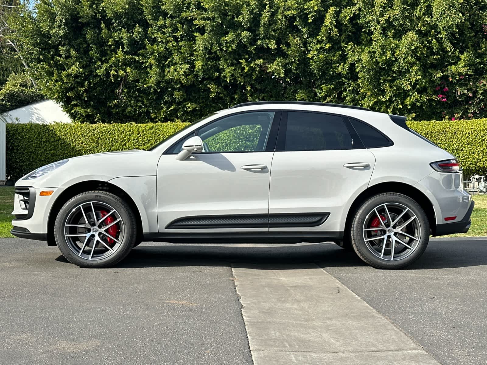 Thumbnail: 2026 Porsche Macan - 2
