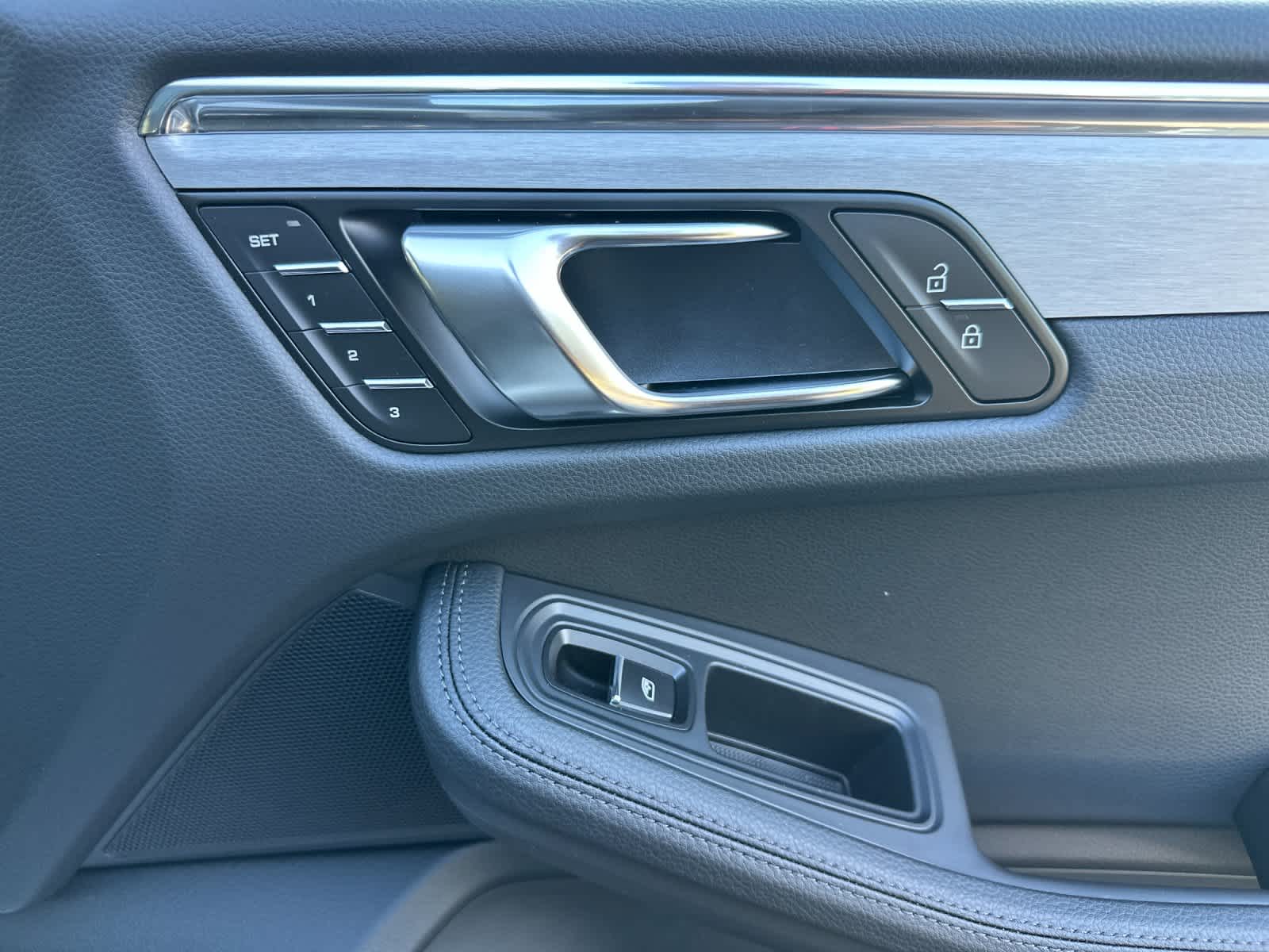 Thumbnail: 2026 Porsche Macan - 19