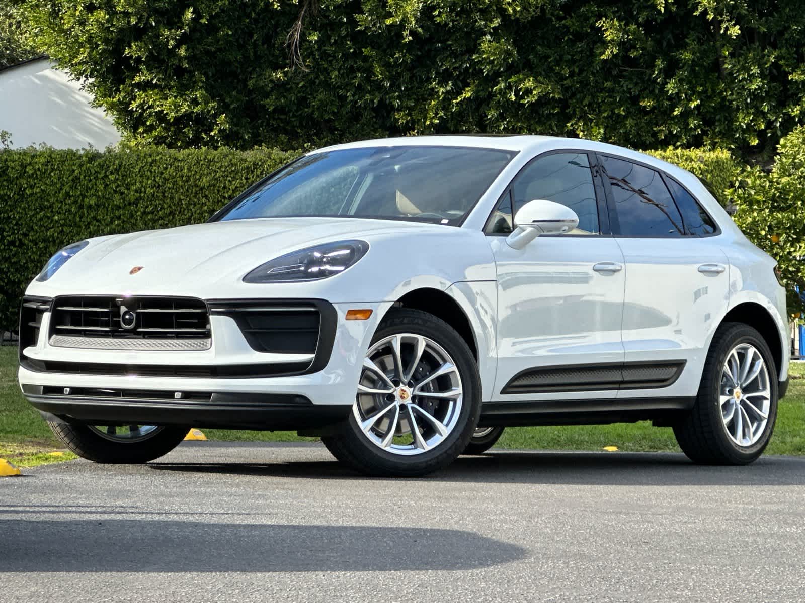 Thumbnail: 2026 Porsche Macan - 1