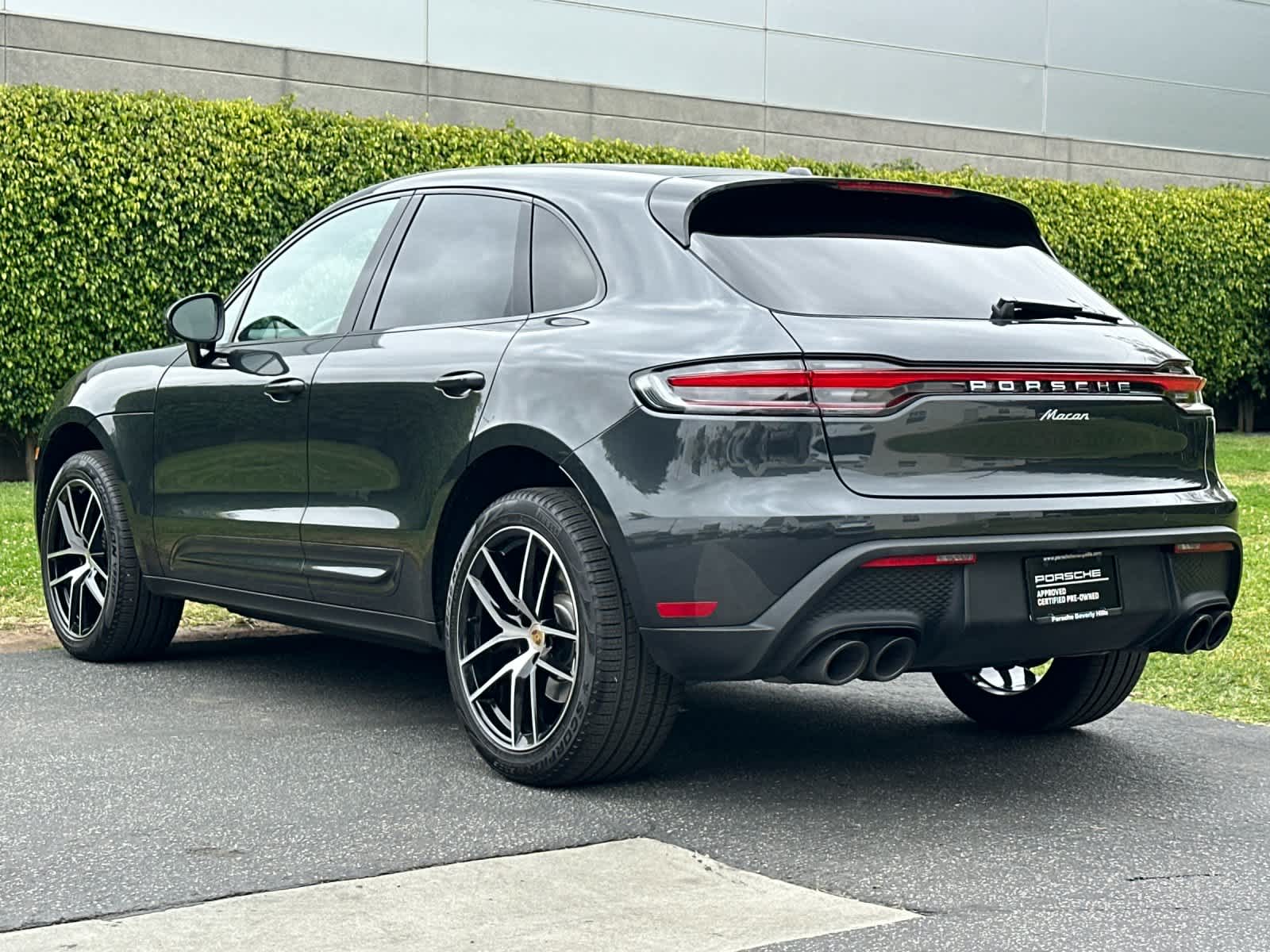 Thumbnail: 2025 Porsche Macan - 3