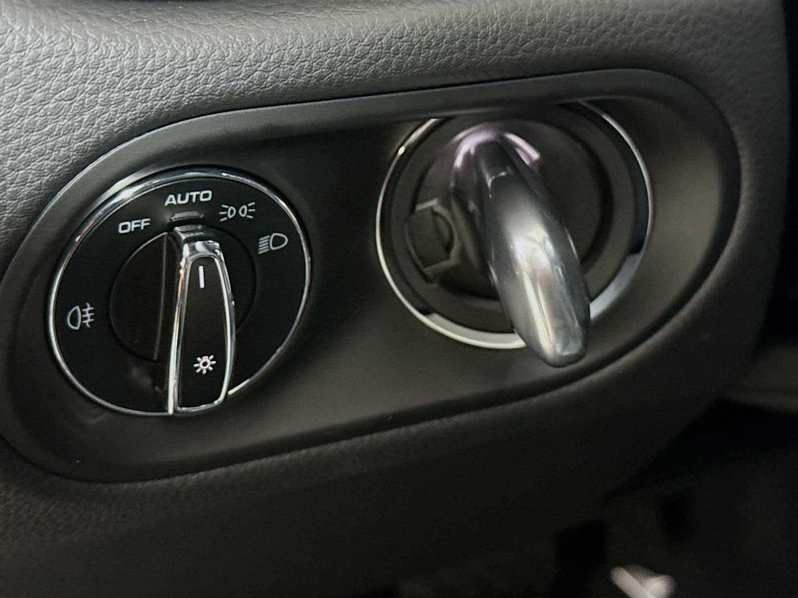 Thumbnail: 2025 Porsche Macan - 11