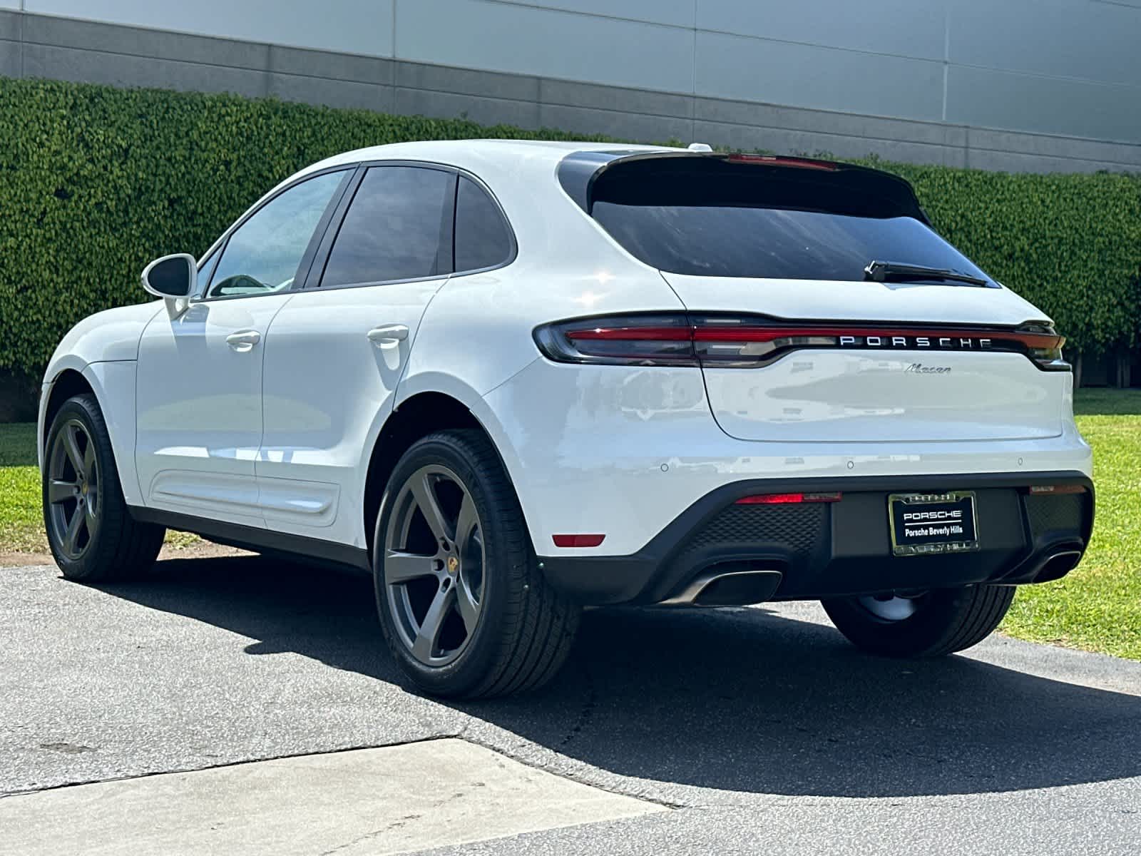 Thumbnail: 2026 Porsche Macan - 3