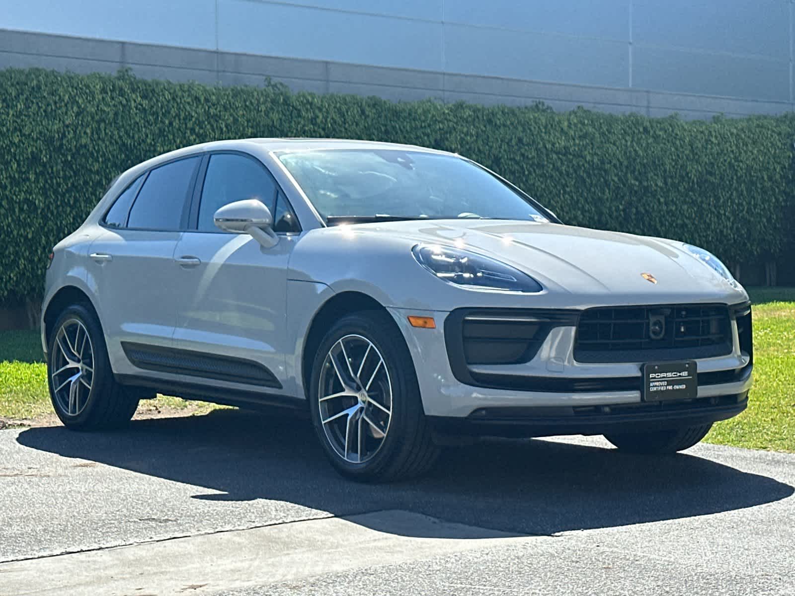 Thumbnail: 2025 Porsche Macan - 9