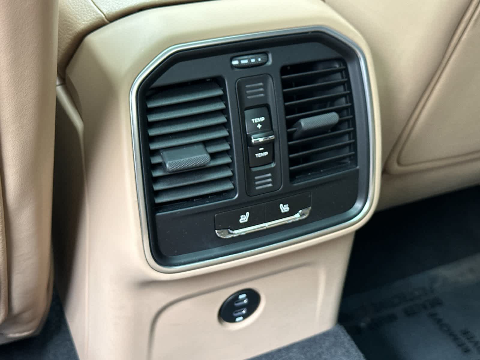 Thumbnail: 2025 Porsche Macan - 14