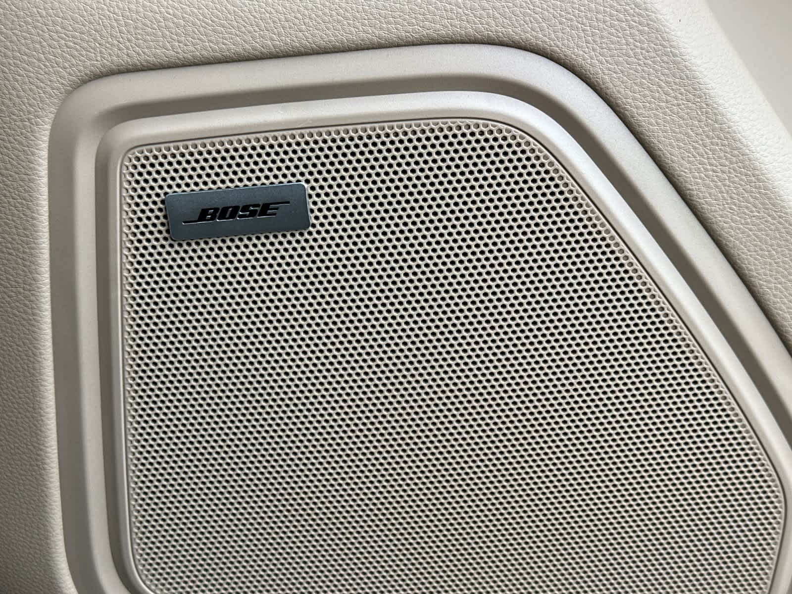 Thumbnail: 2026 Porsche Macan - 20