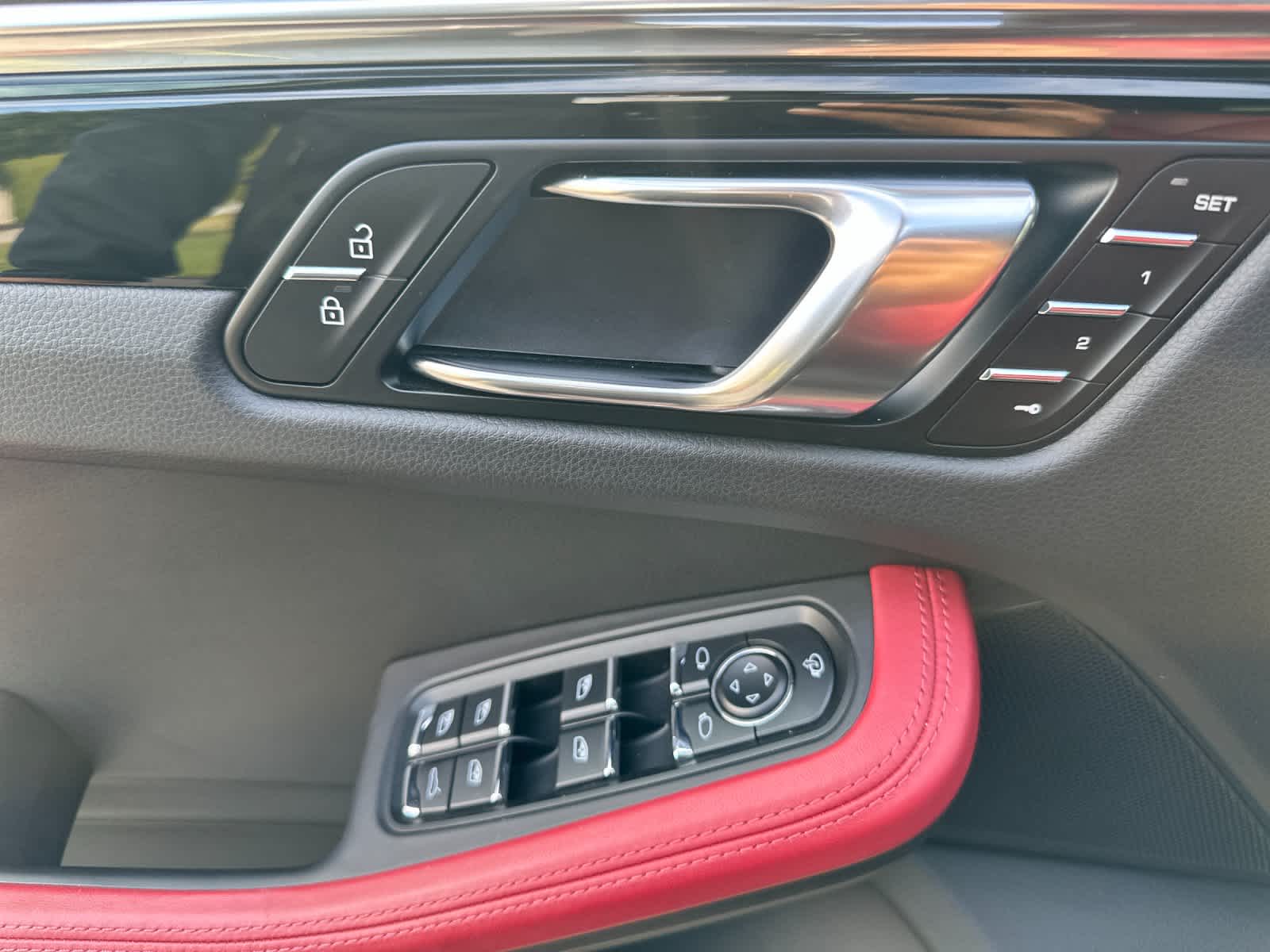 Thumbnail: 2025 Porsche Macan - 12