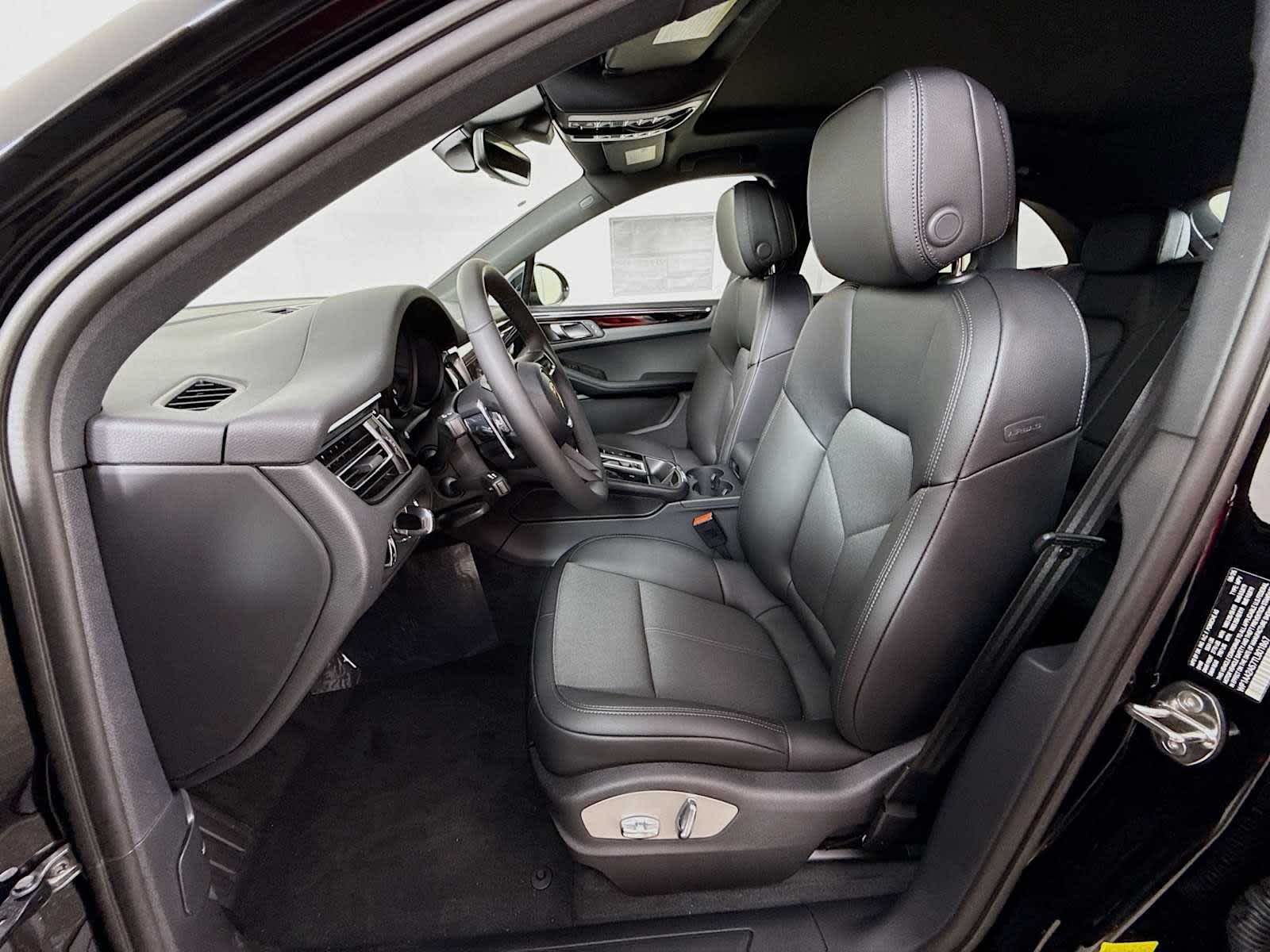 Thumbnail: 2026 Porsche Macan - 5