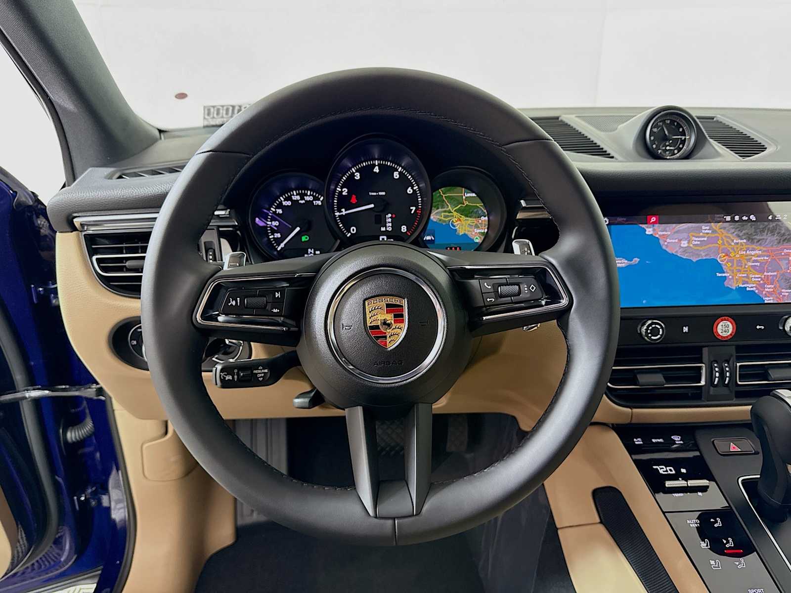 Thumbnail: 2025 Porsche Macan - 12