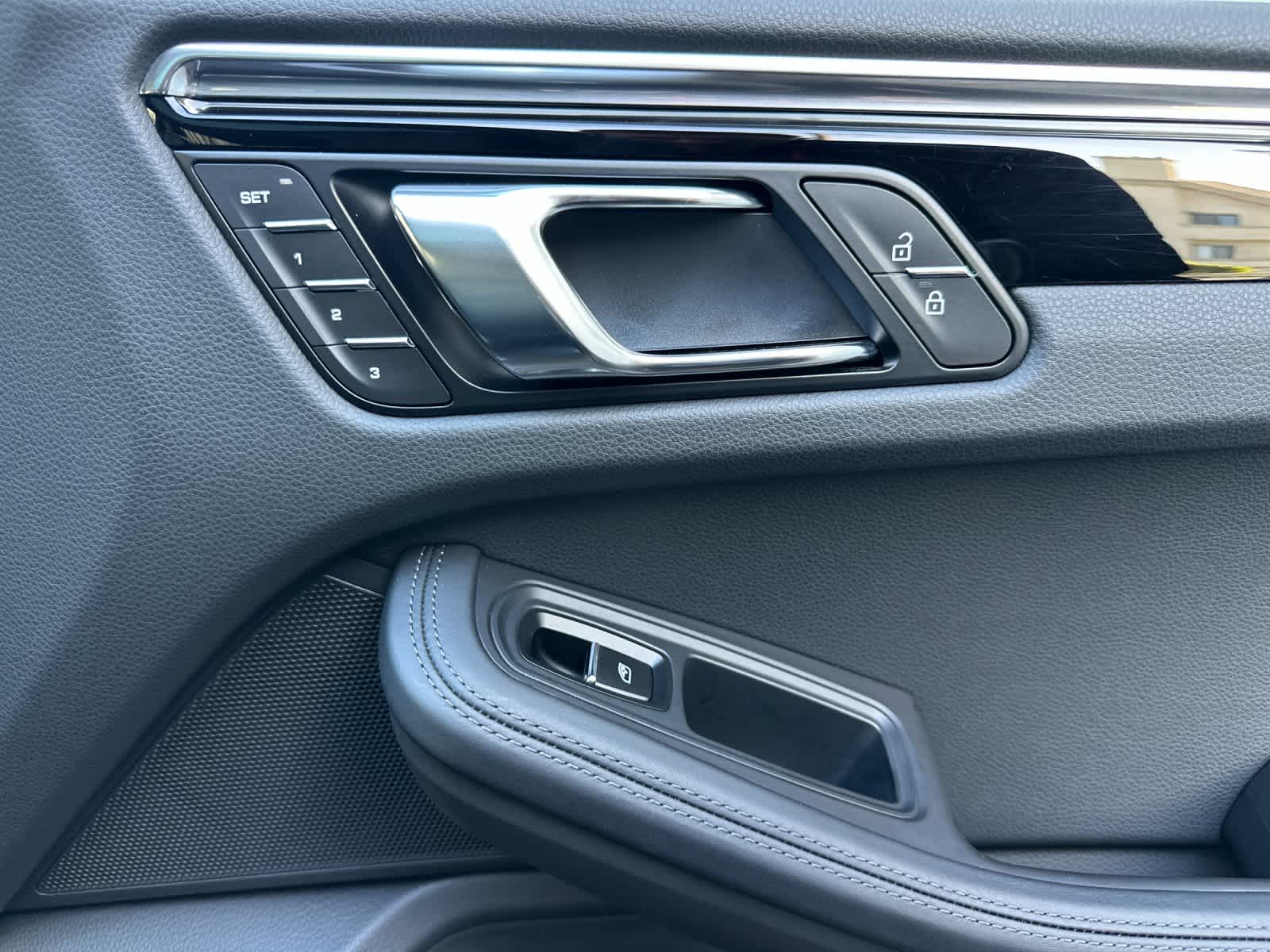 Thumbnail: 2025 Porsche Macan - 19