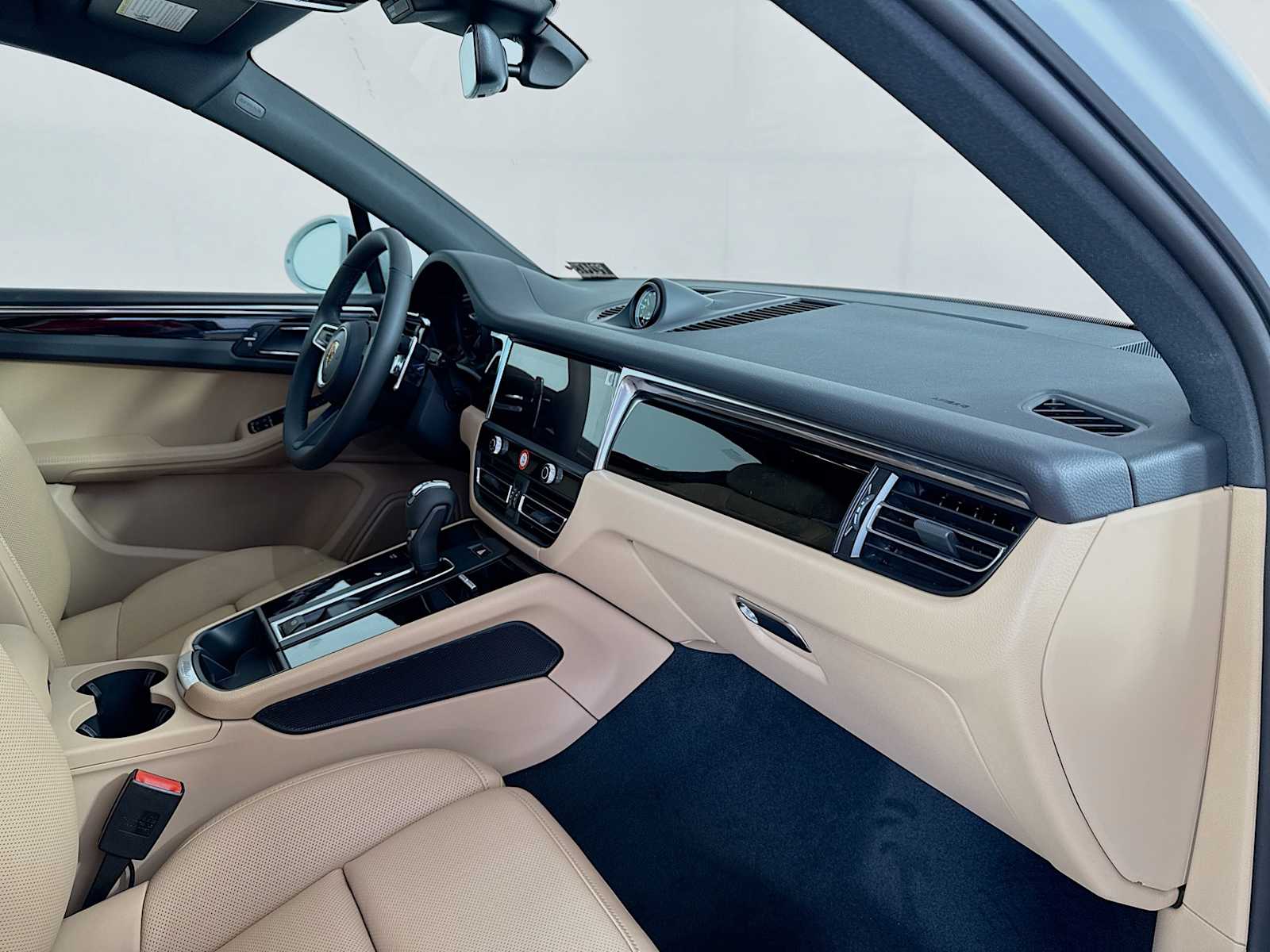 Thumbnail: 2026 Porsche Macan - 22