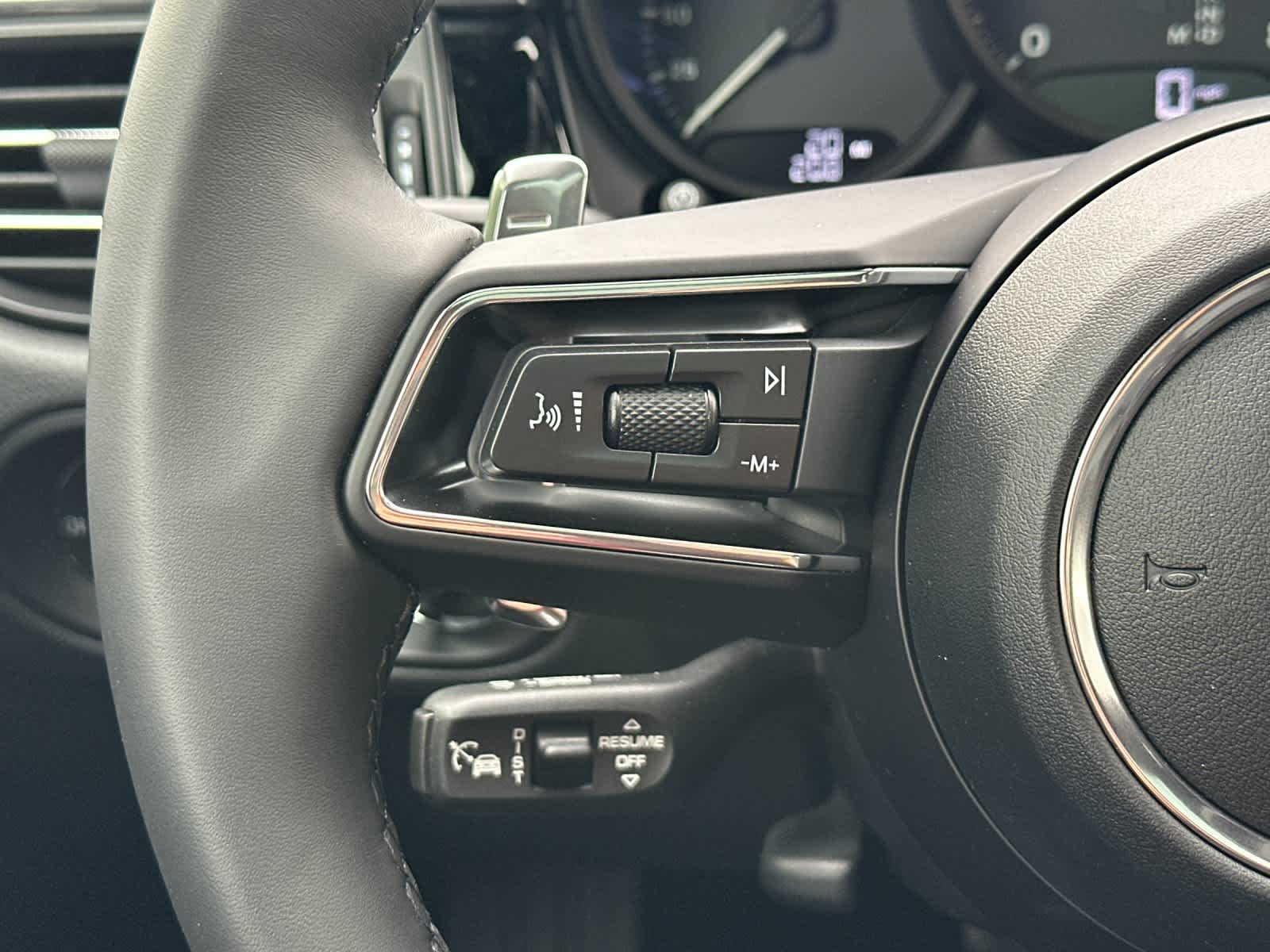 Thumbnail: 2026 Porsche Macan - 27