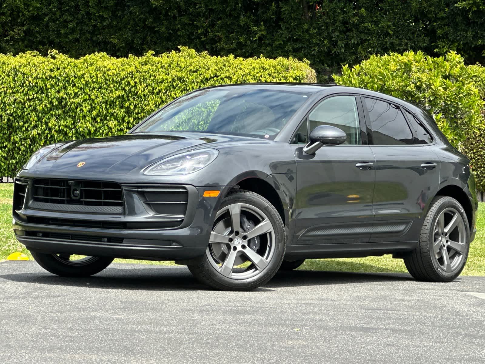 Thumbnail: 2026 Porsche Macan - 1