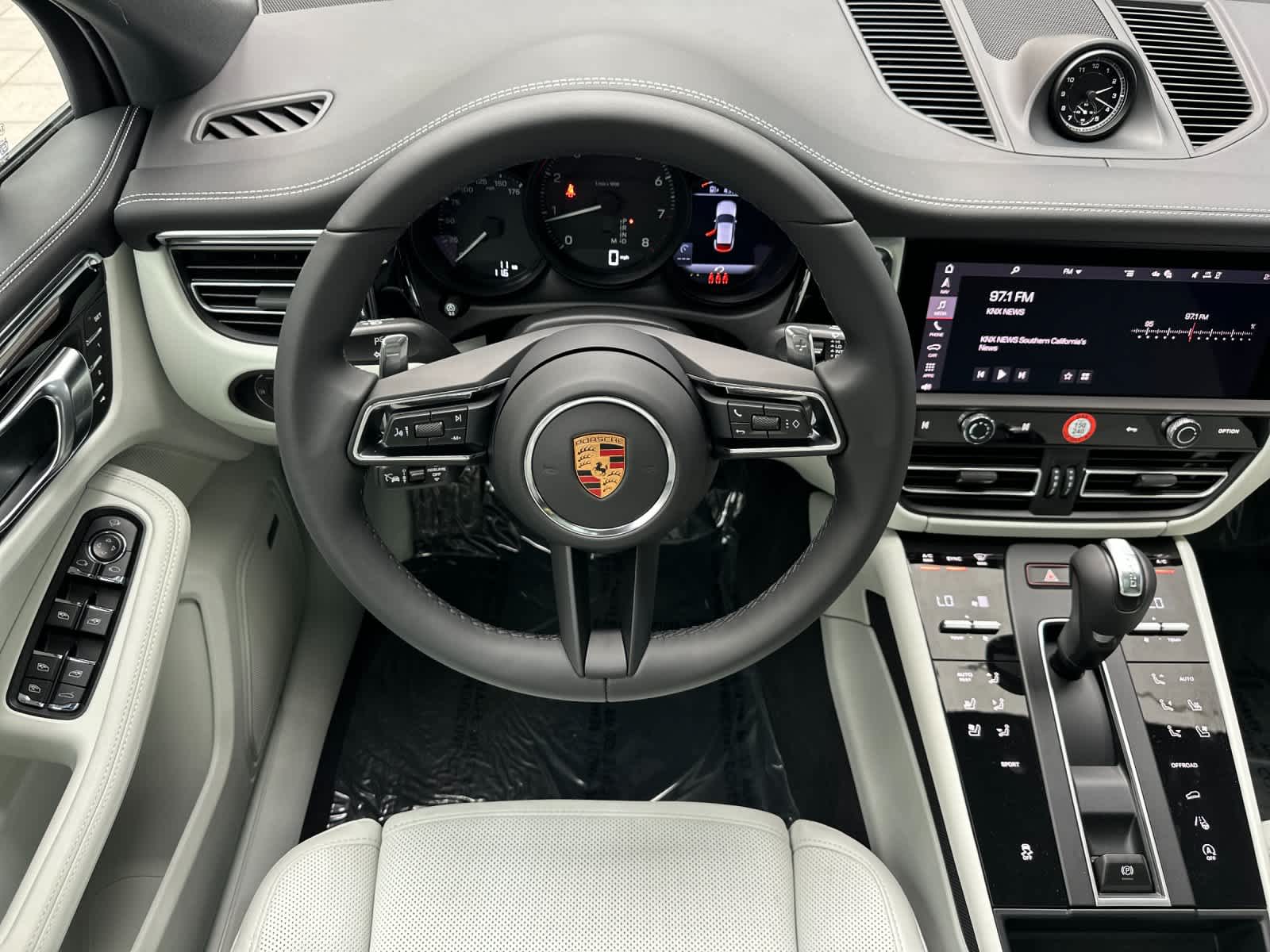 Thumbnail: 2026 Porsche Macan - 15