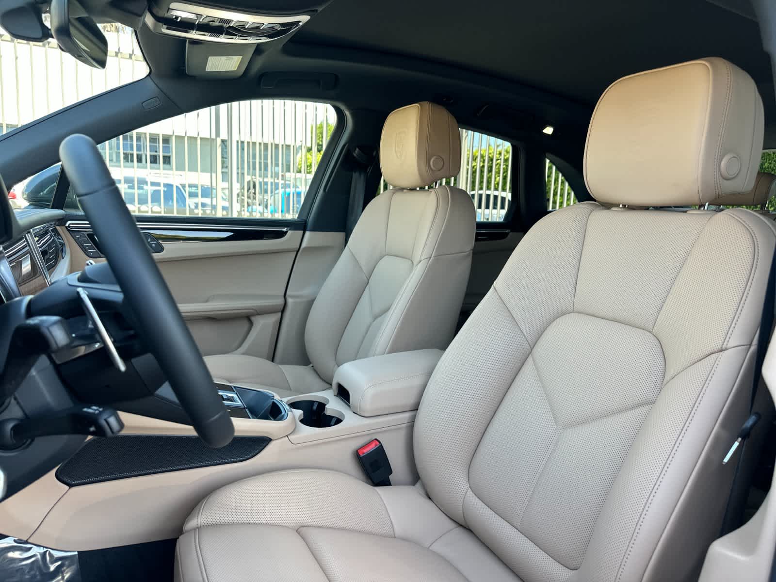 Thumbnail: 2026 Porsche Macan - 5