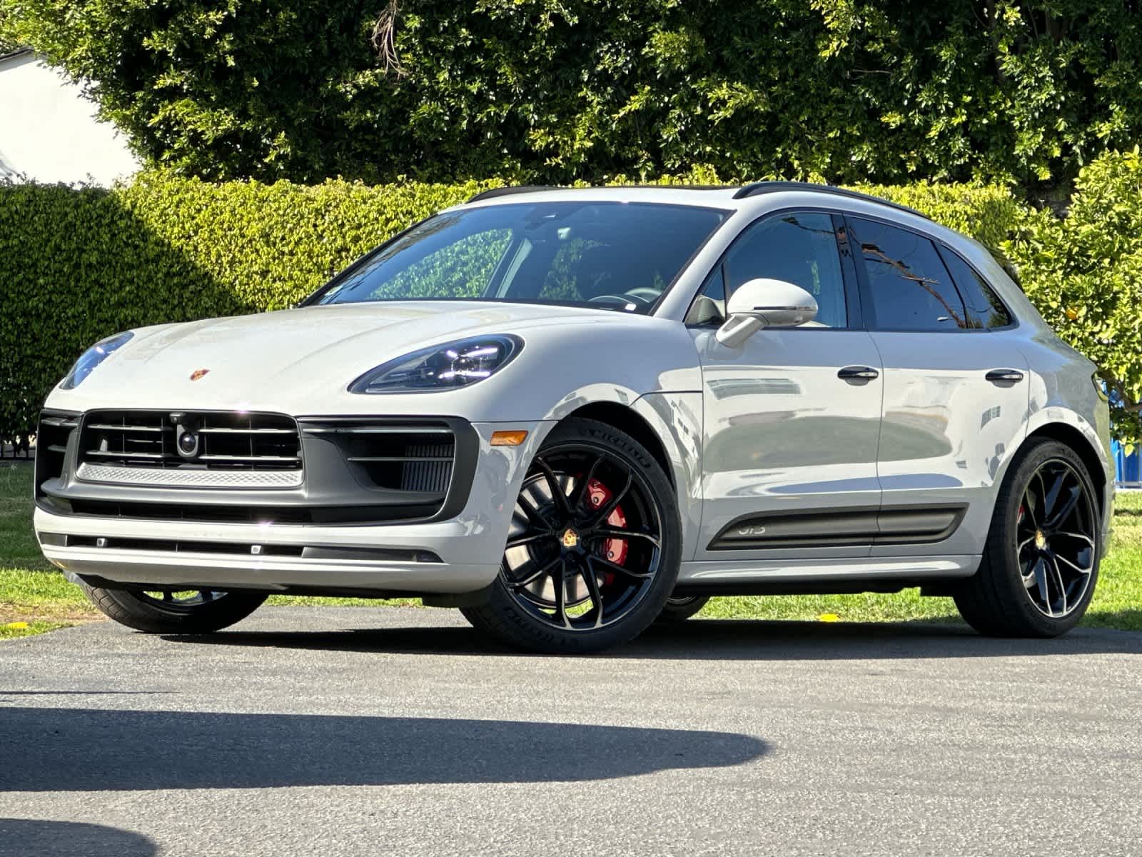 Thumbnail: 2026 Porsche Macan - 1