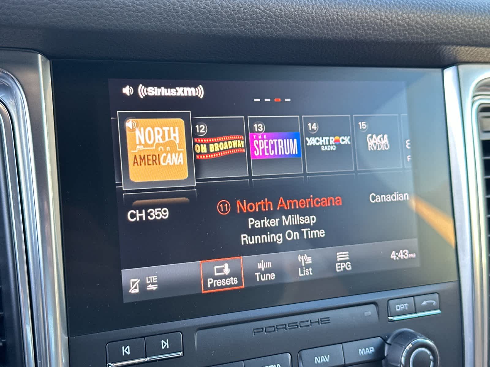 Thumbnail: 2018 Porsche Macan - 21