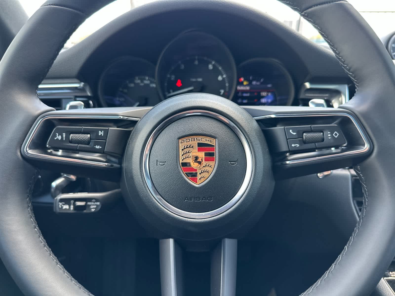 Thumbnail: 2026 Porsche Macan - 25