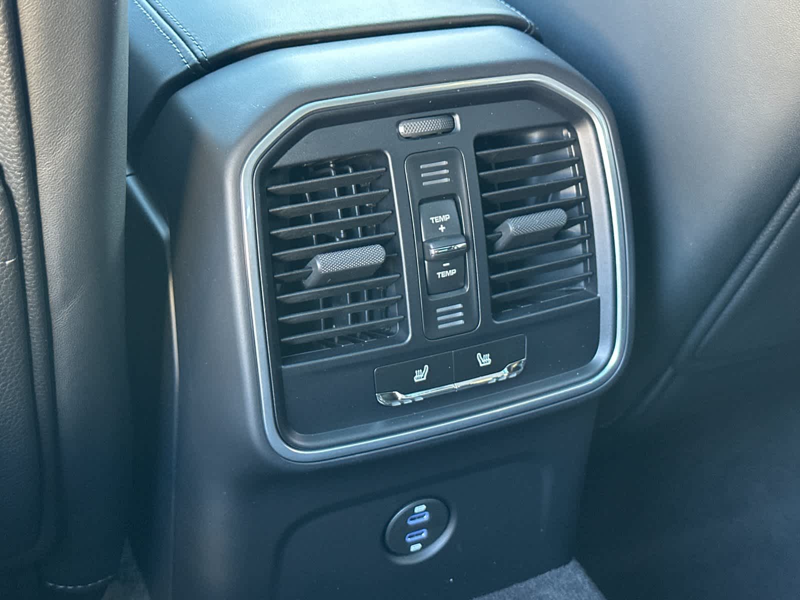 Thumbnail: 2026 Porsche Macan - 14