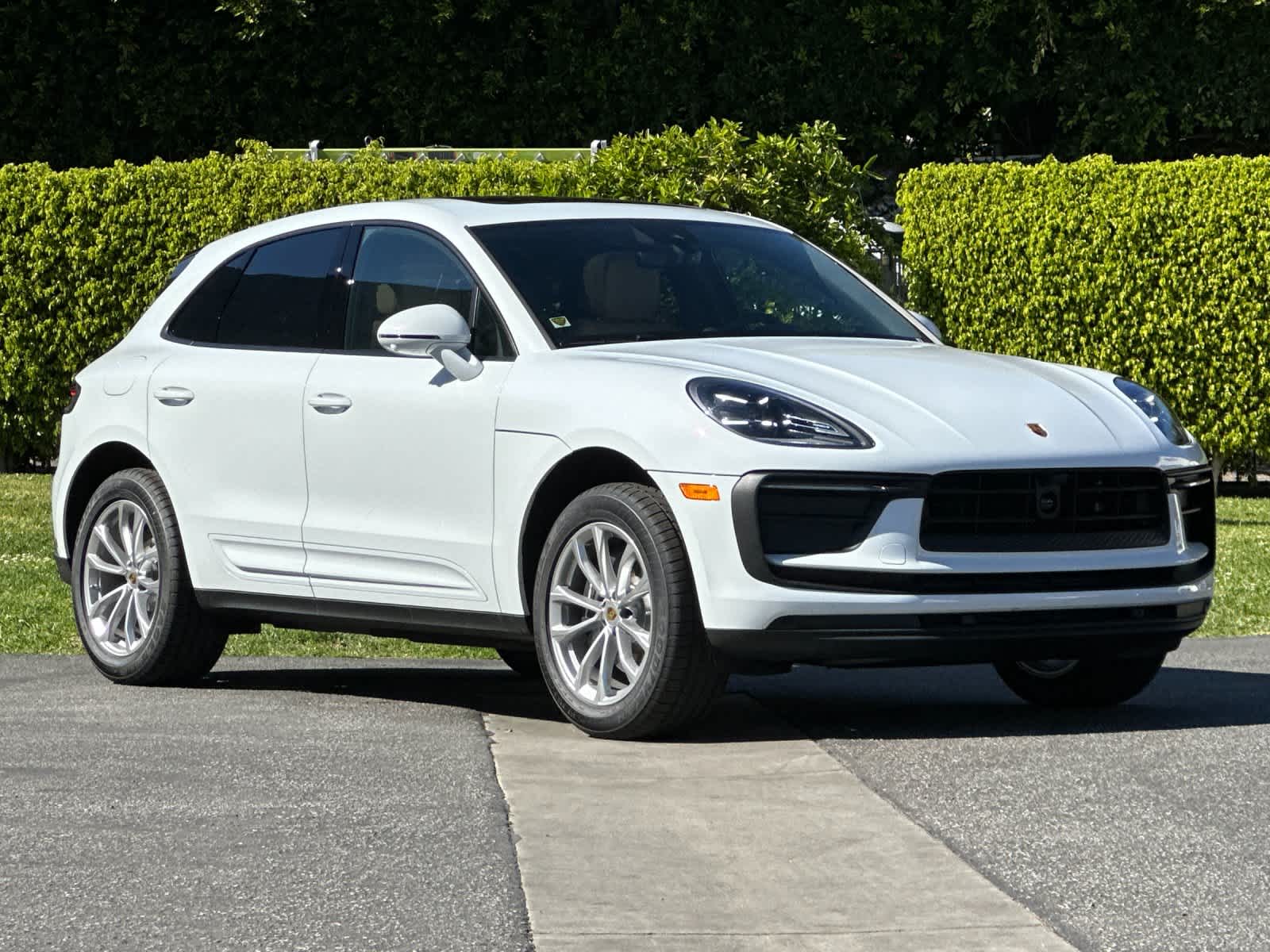 Thumbnail: 2026 Porsche Macan - 10