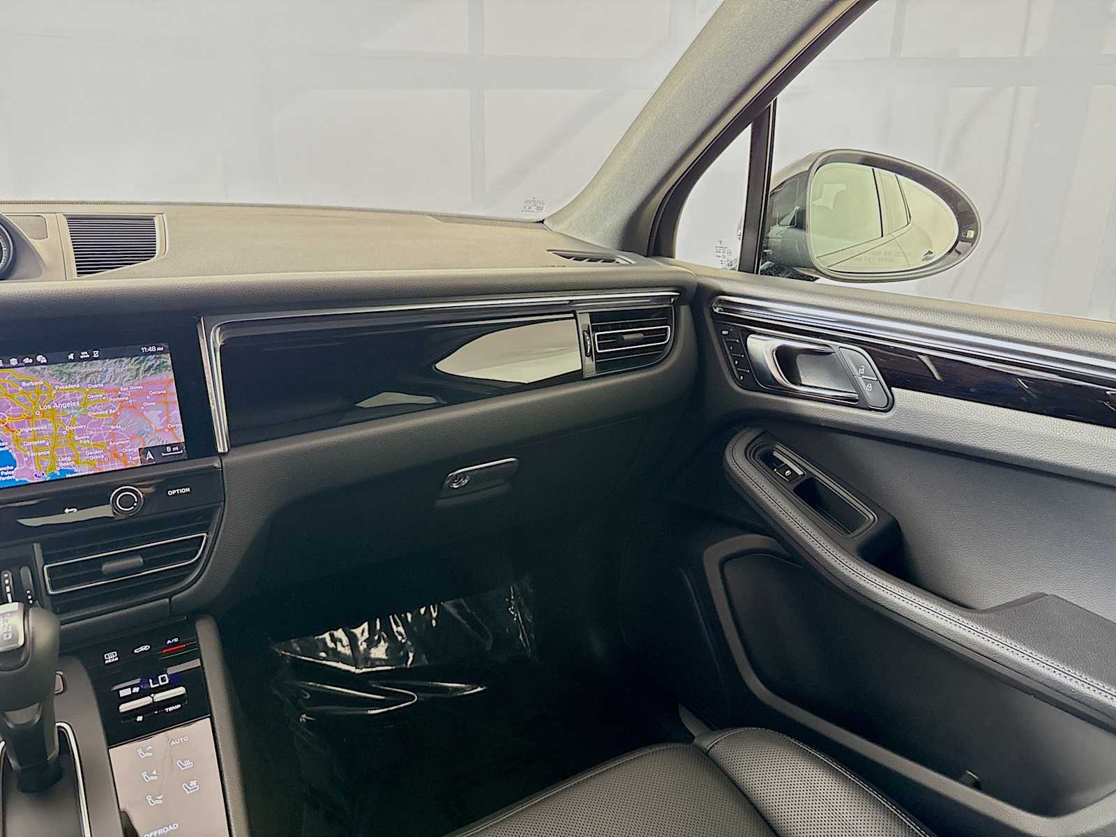 Thumbnail: 2025 Porsche Macan - 20