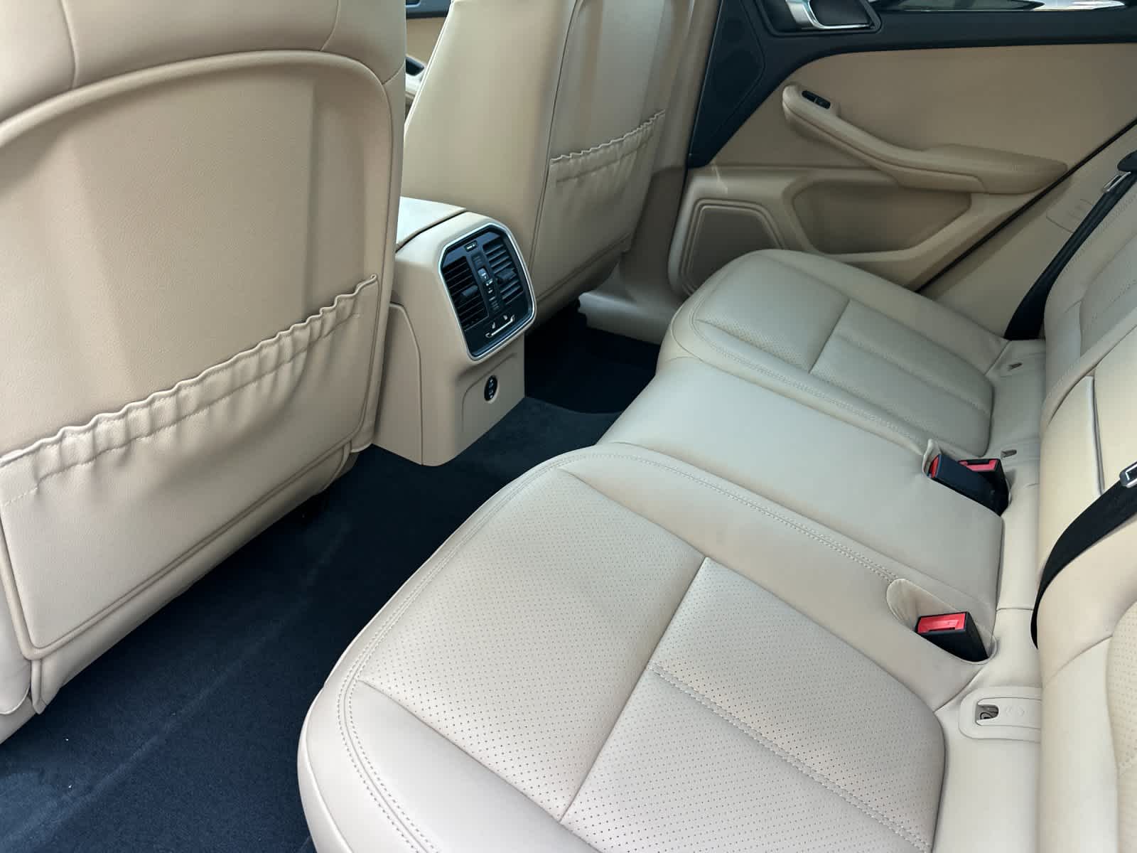 Thumbnail: 2026 Porsche Macan - 13