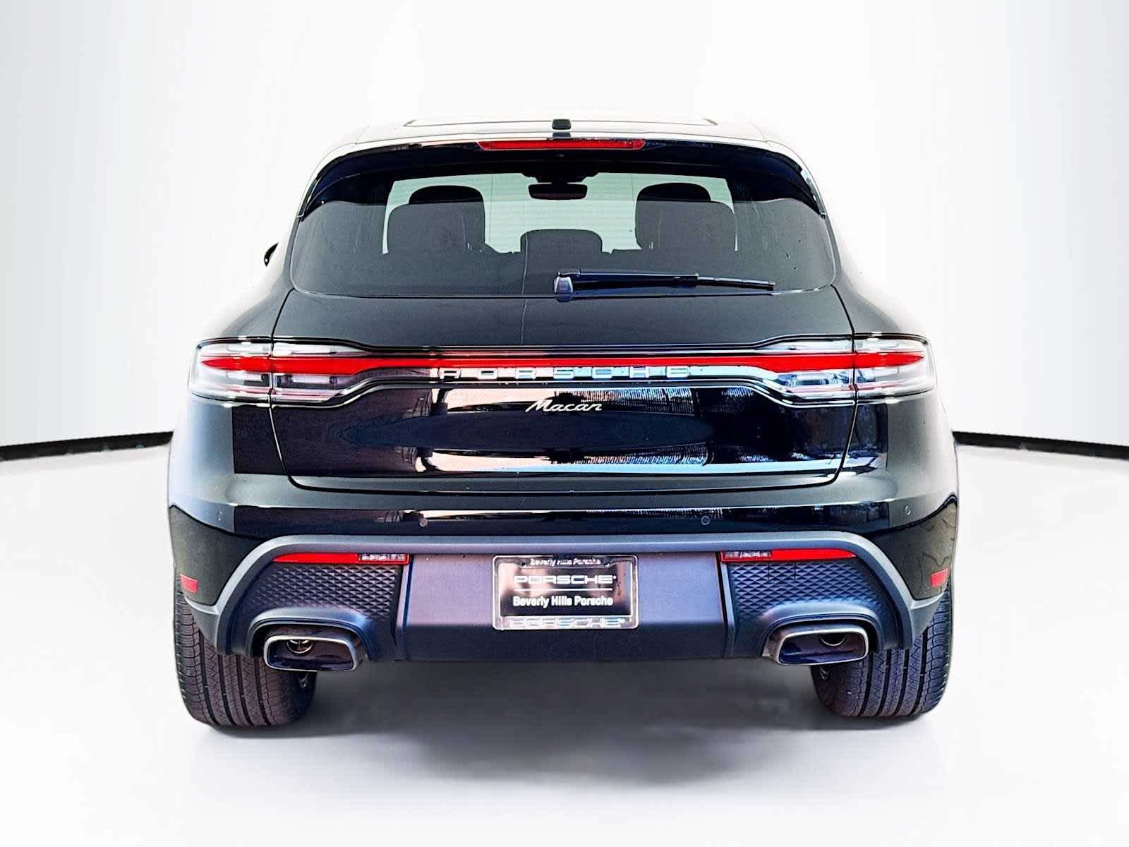 Thumbnail: 2026 Porsche Macan - 10
