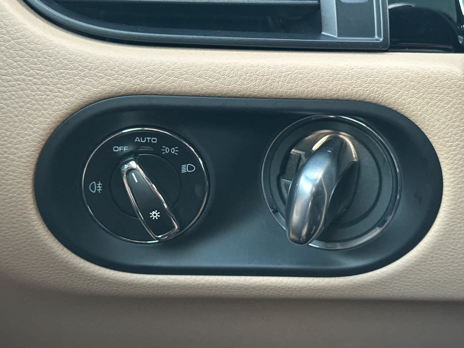 Thumbnail: 2025 Porsche Macan - 29