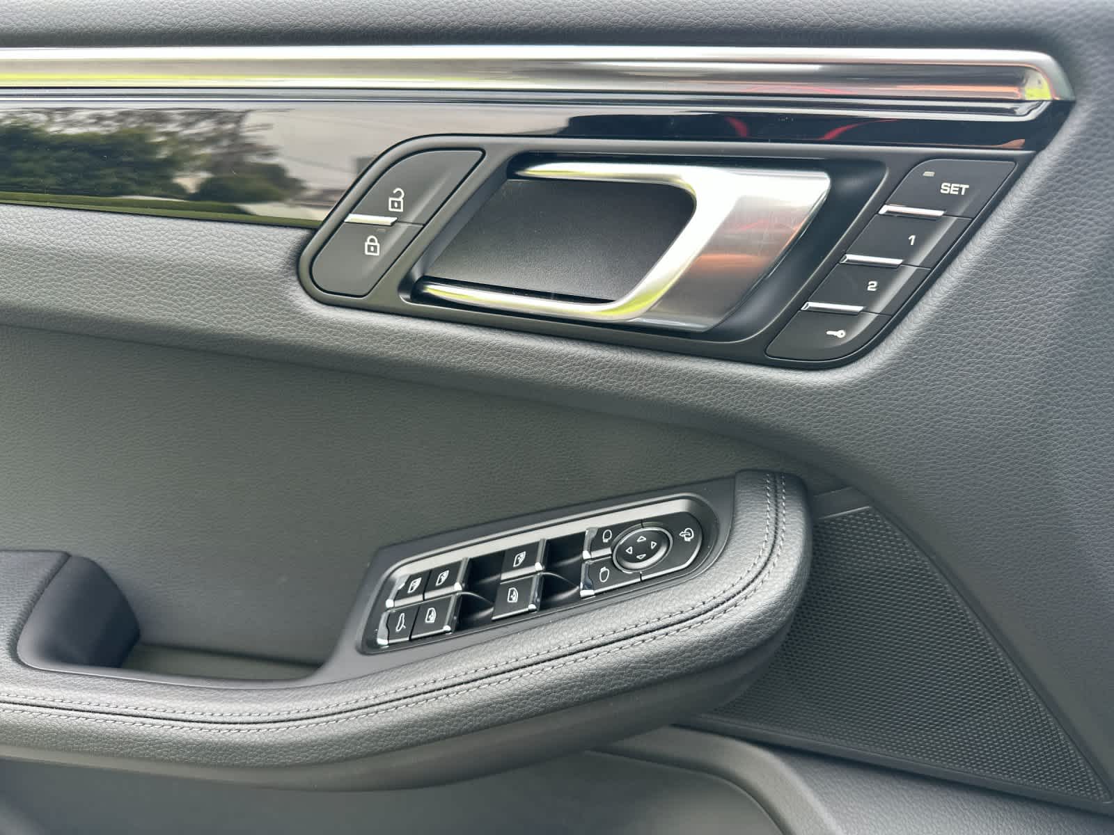 Thumbnail: 2026 Porsche Macan - 12