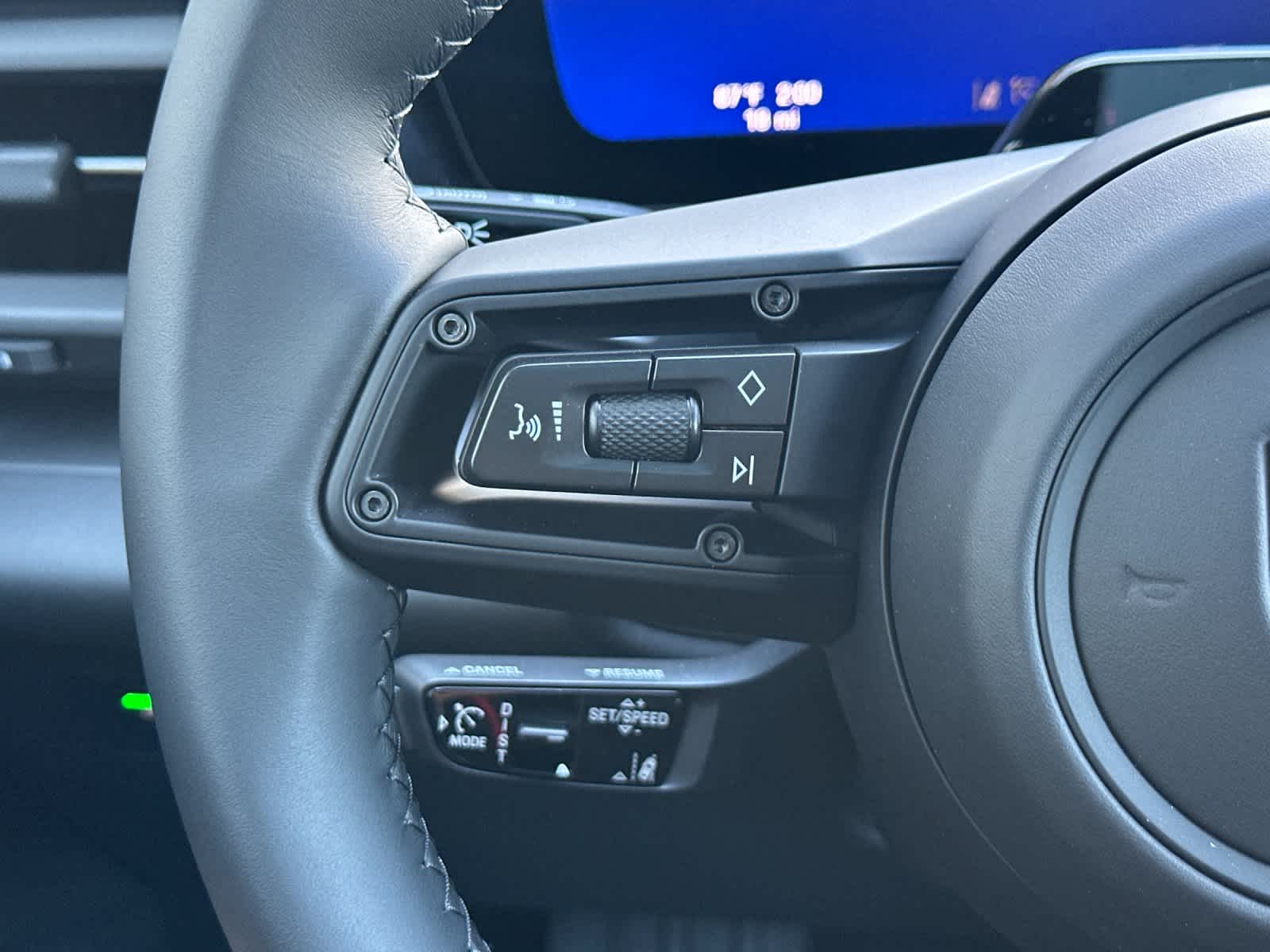 Thumbnail: 2026 Porsche Macan - 28