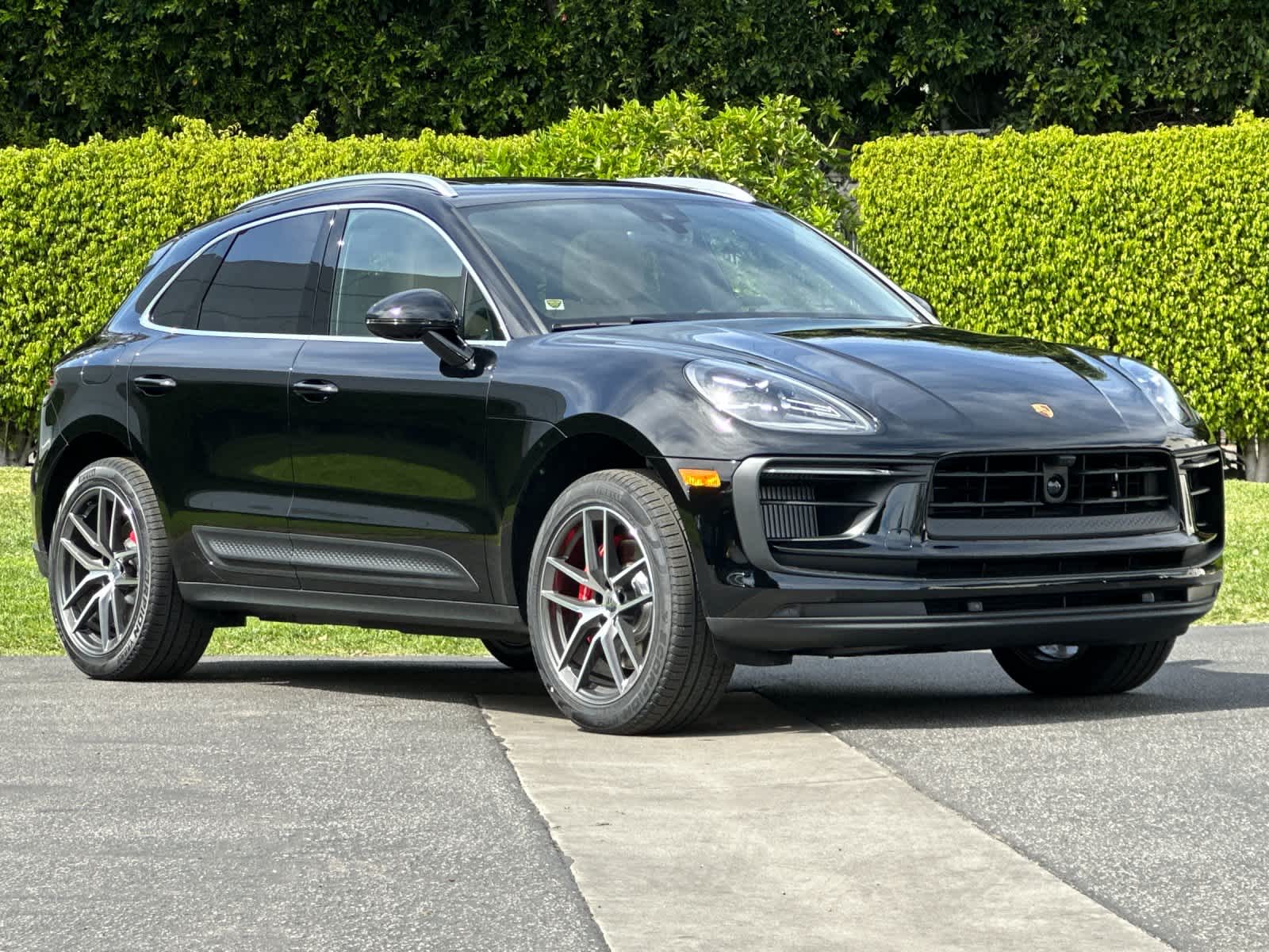 Thumbnail: 2026 Porsche Macan - 10