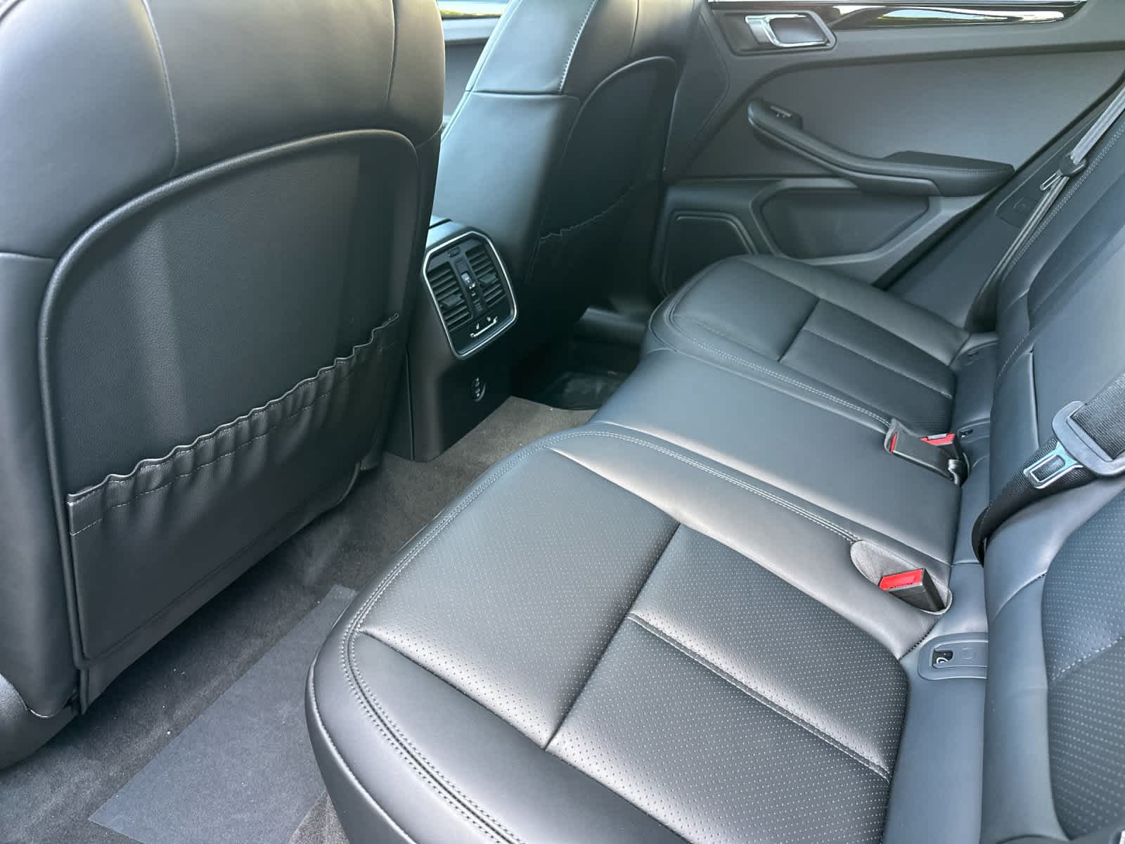 Thumbnail: 2026 Porsche Macan - 13