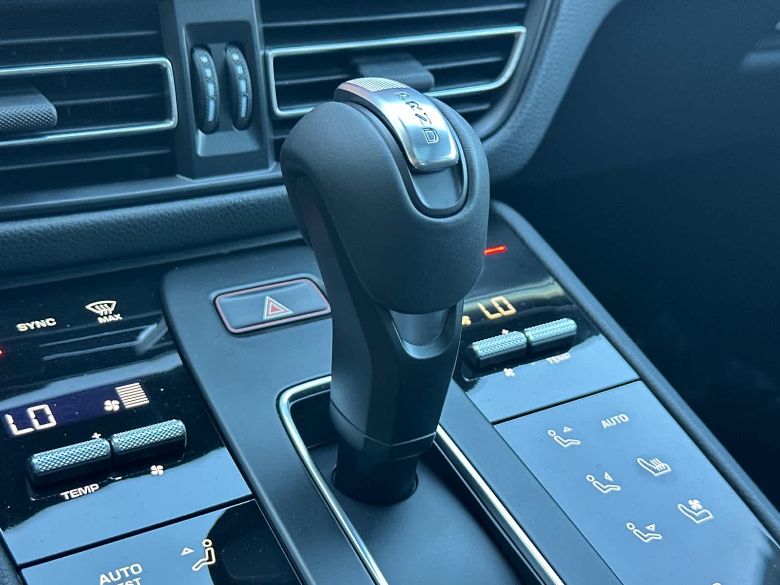 Thumbnail: 2026 Porsche Macan - 25