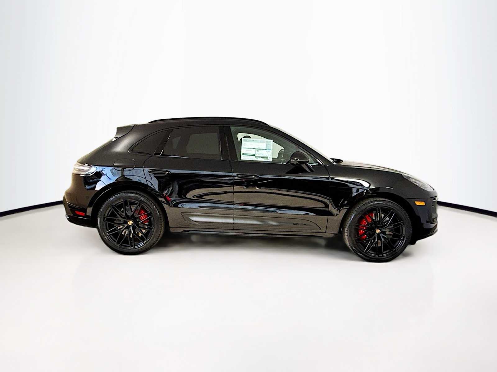 Thumbnail: 2026 Porsche Macan - 7