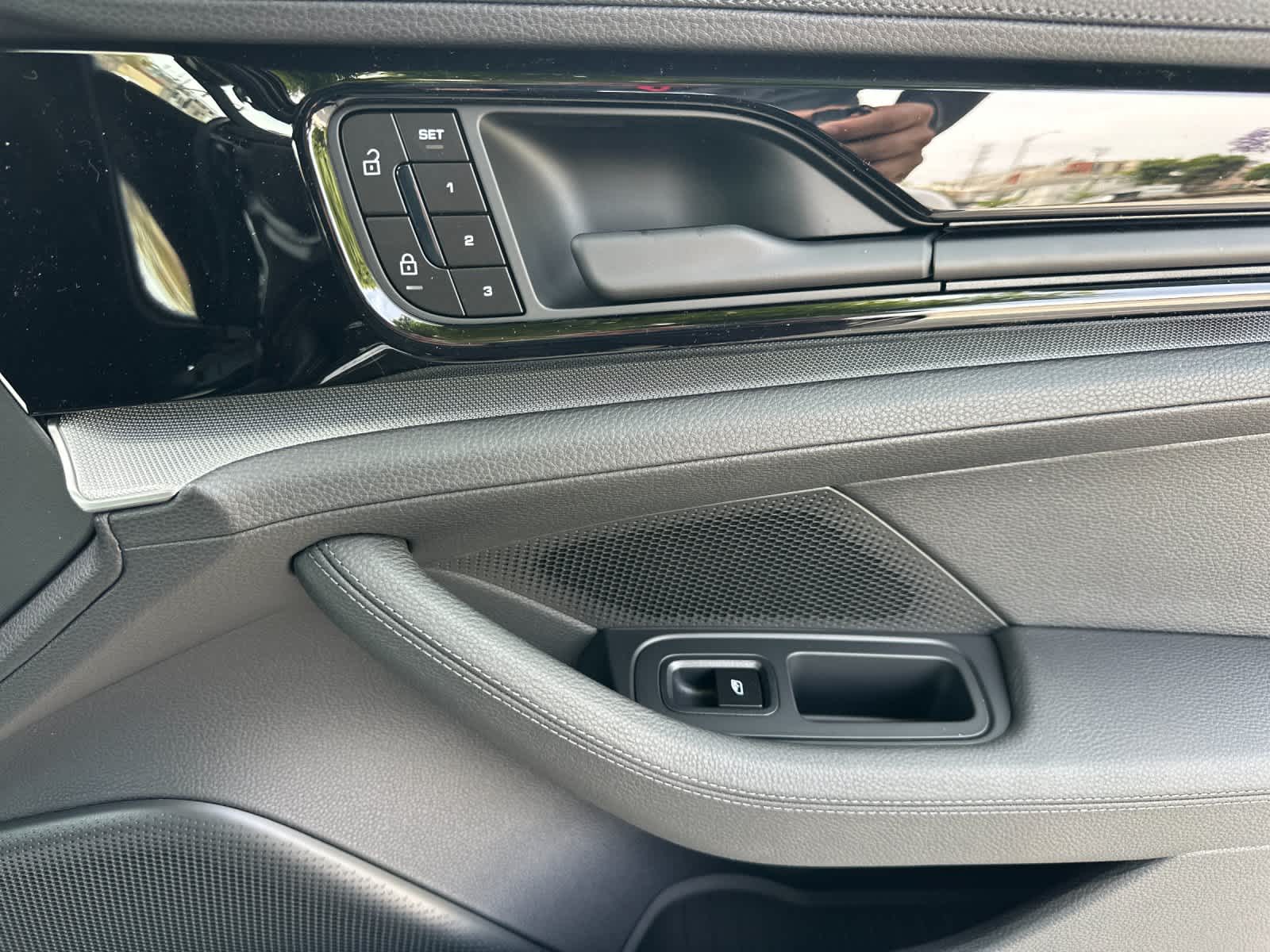 Thumbnail: 2026 Porsche Panamera - 18