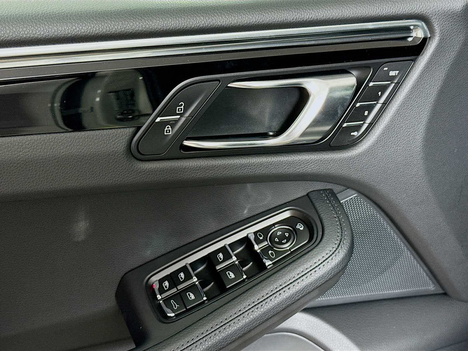 Thumbnail: 2026 Porsche Macan - 14