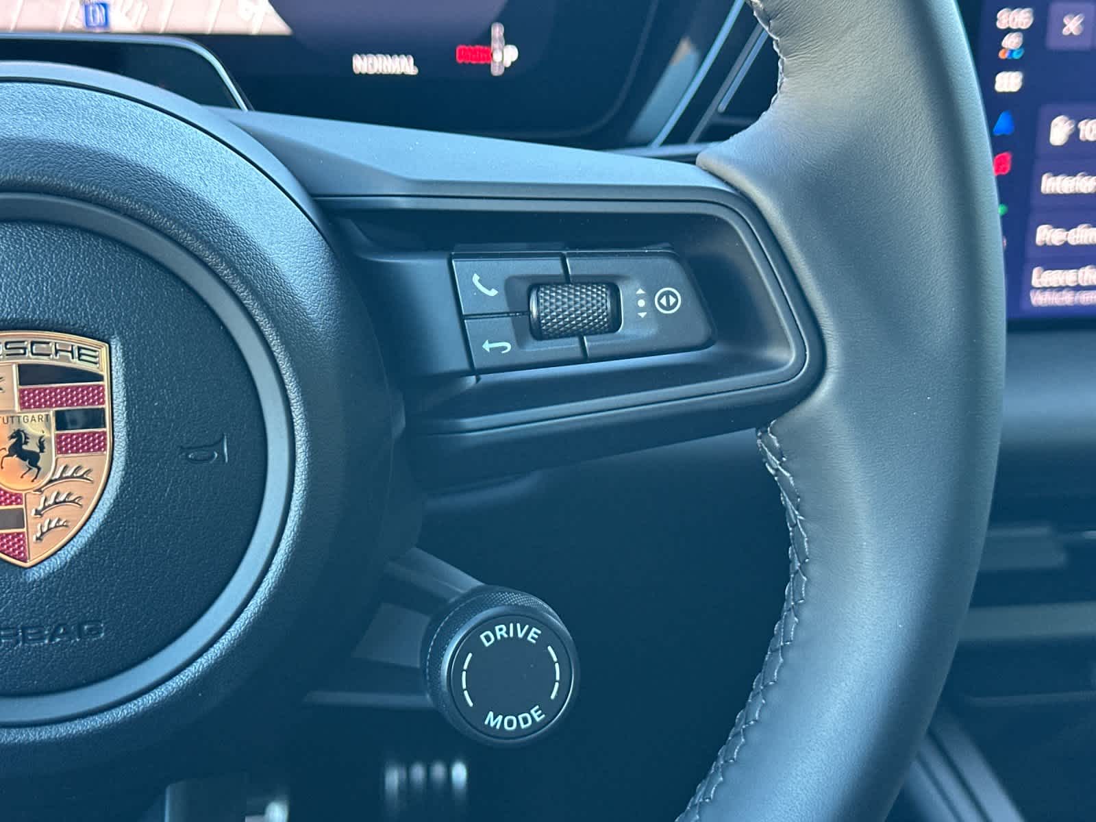 Thumbnail: 2026 Porsche Macan - 29