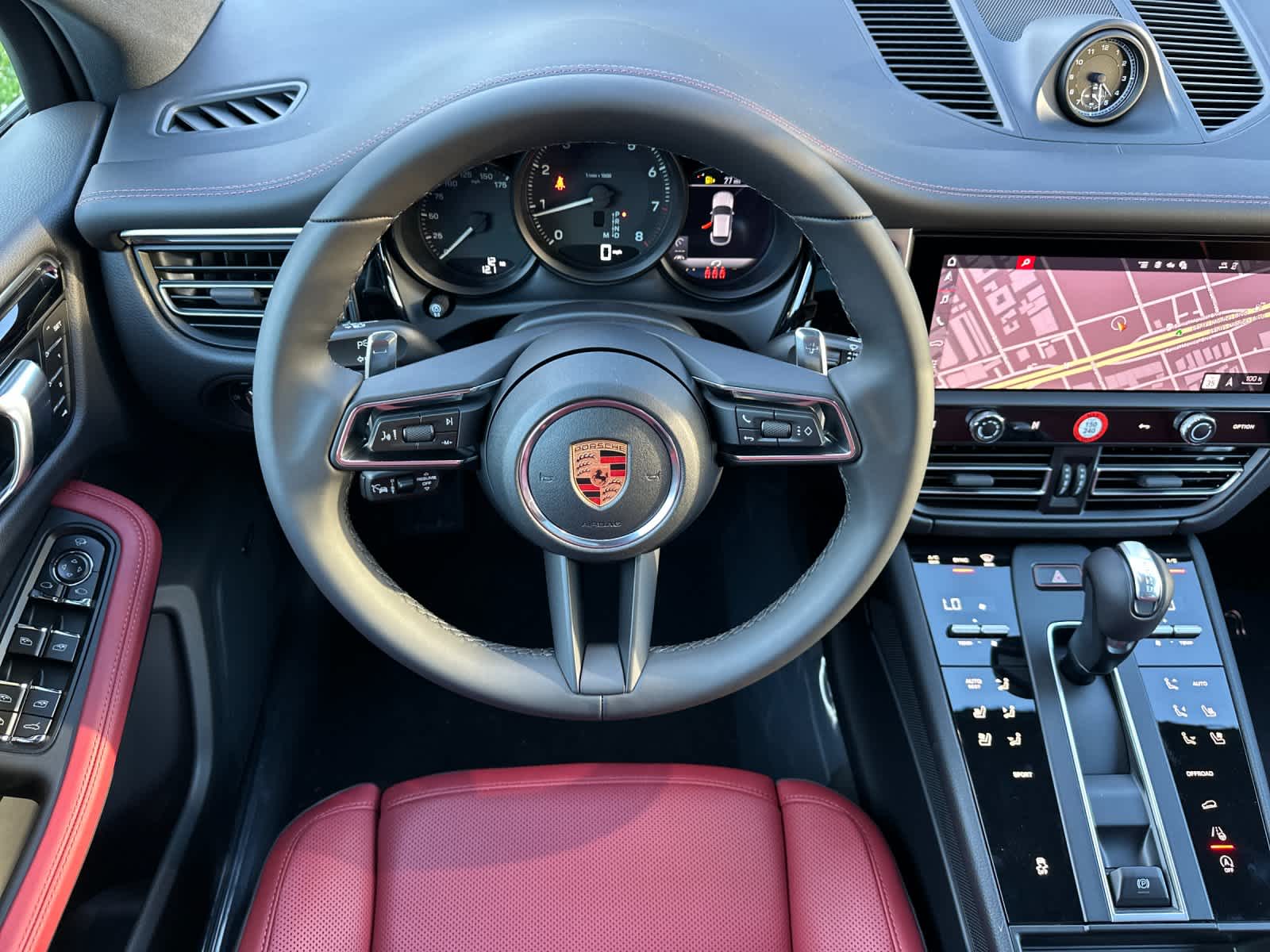 Thumbnail: 2026 Porsche Macan - 15