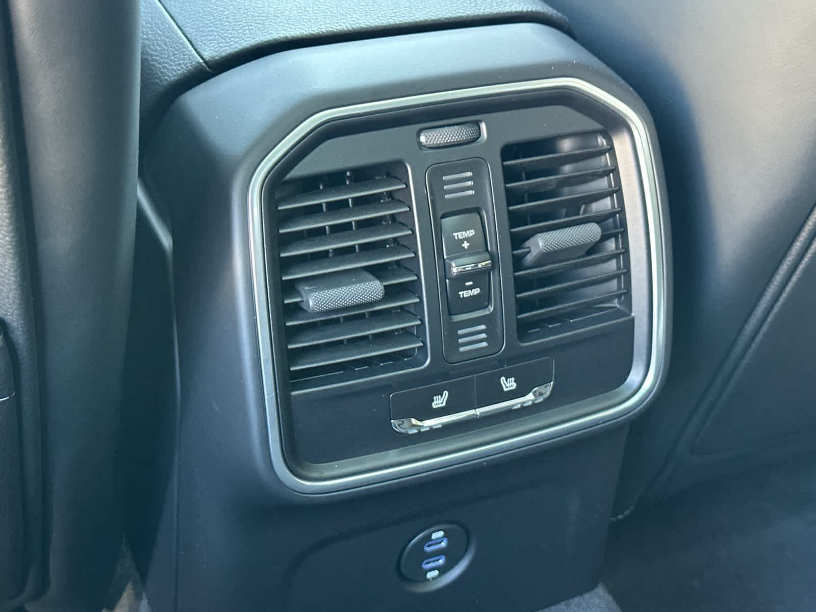 Thumbnail: 2026 Porsche Macan - 14