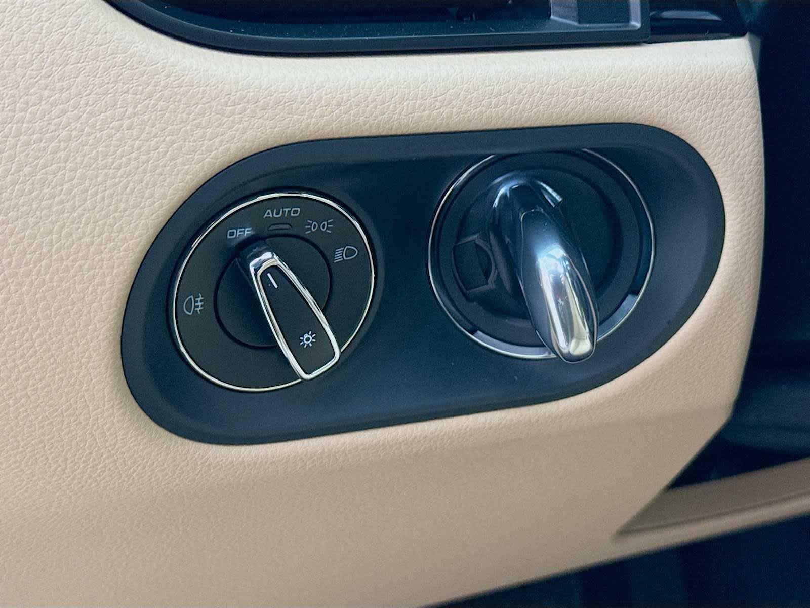 Thumbnail: 2026 Porsche Macan - 11