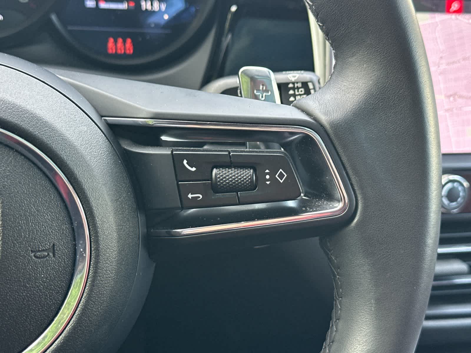 Thumbnail: 2025 Porsche Macan - 28