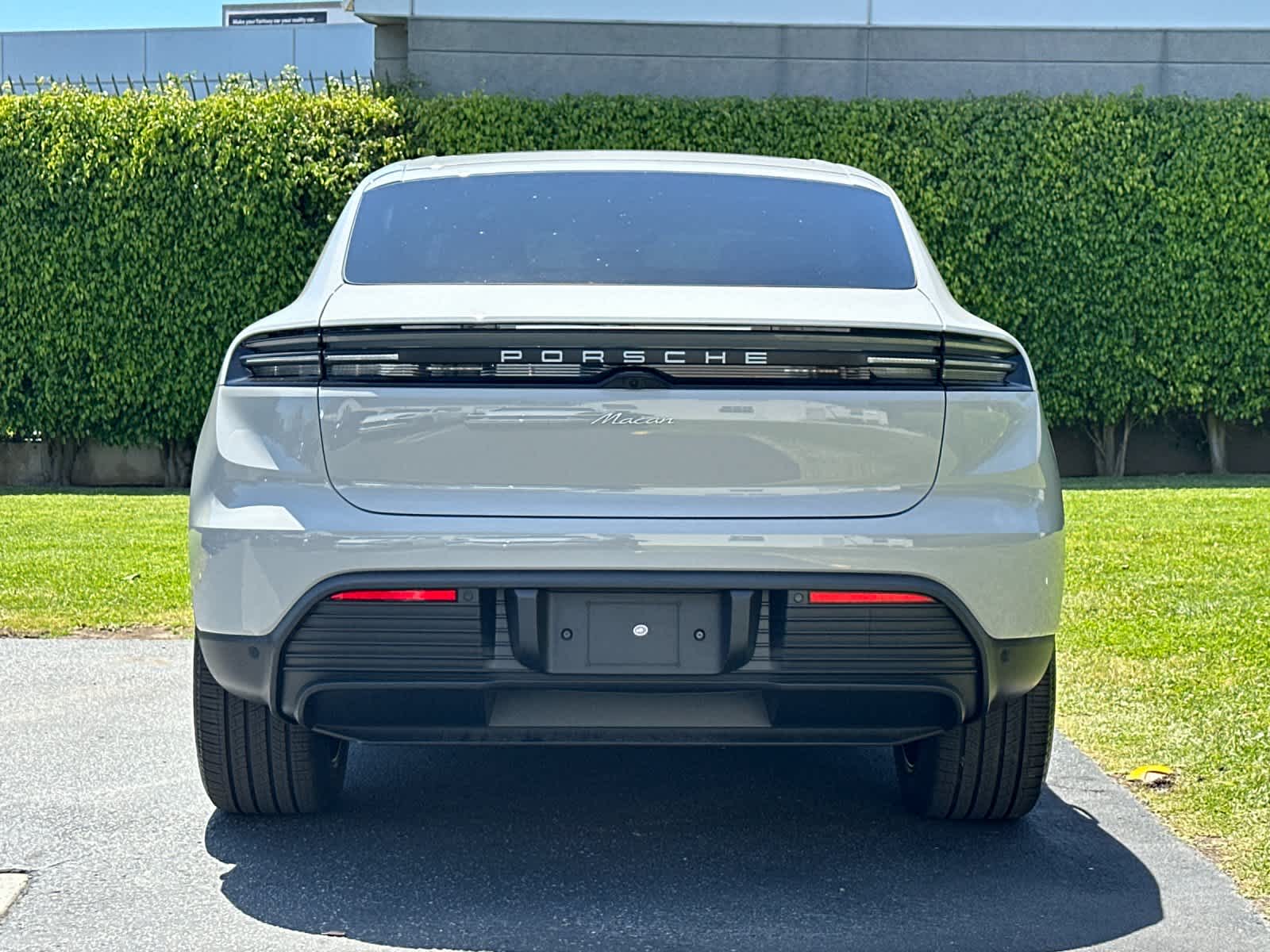 Thumbnail: 2026 Porsche Macan - 7