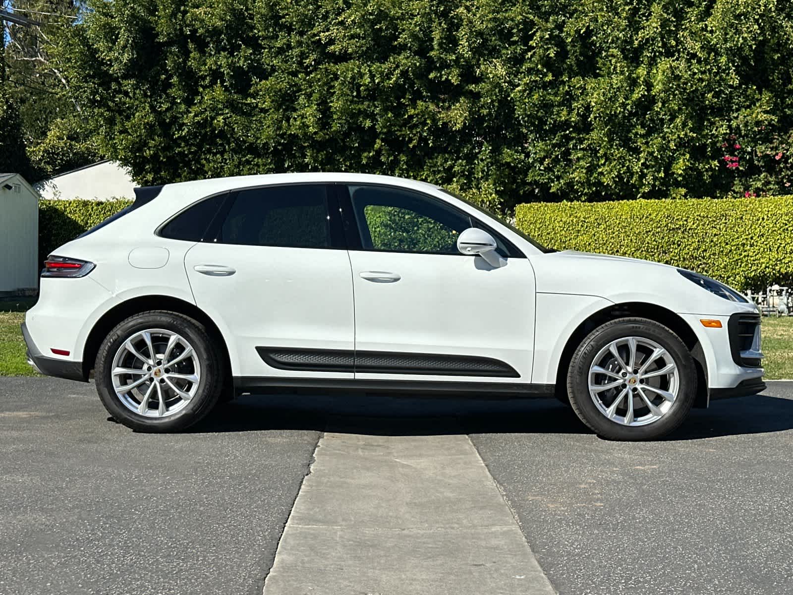 Thumbnail: 2025 Porsche Macan - 9
