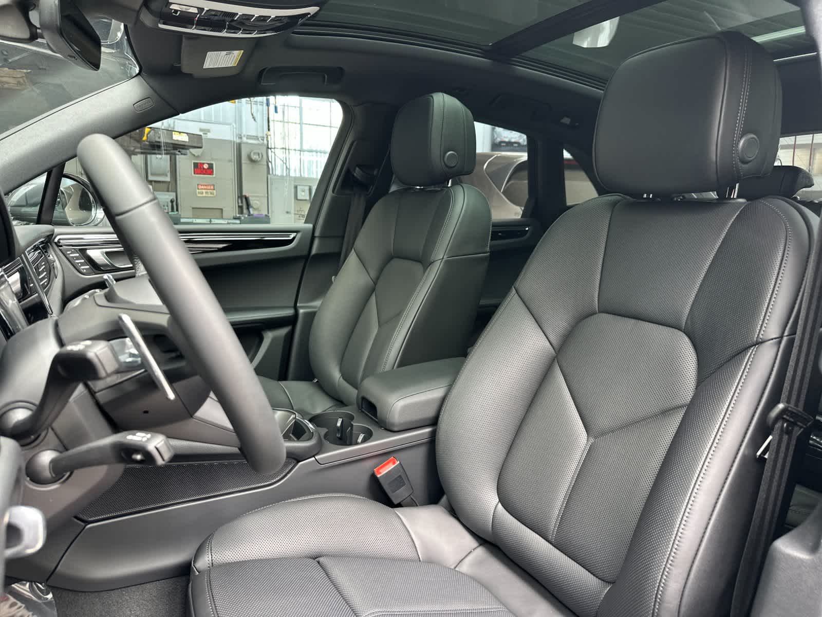 Thumbnail: 2026 Porsche Macan - 5