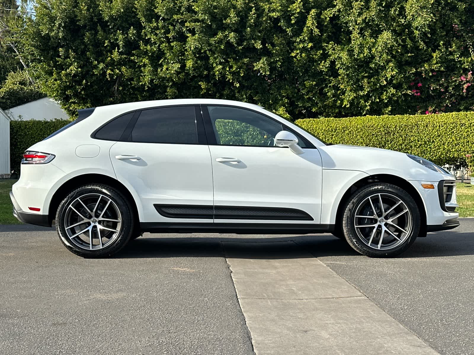 Thumbnail: 2026 Porsche Macan - 9