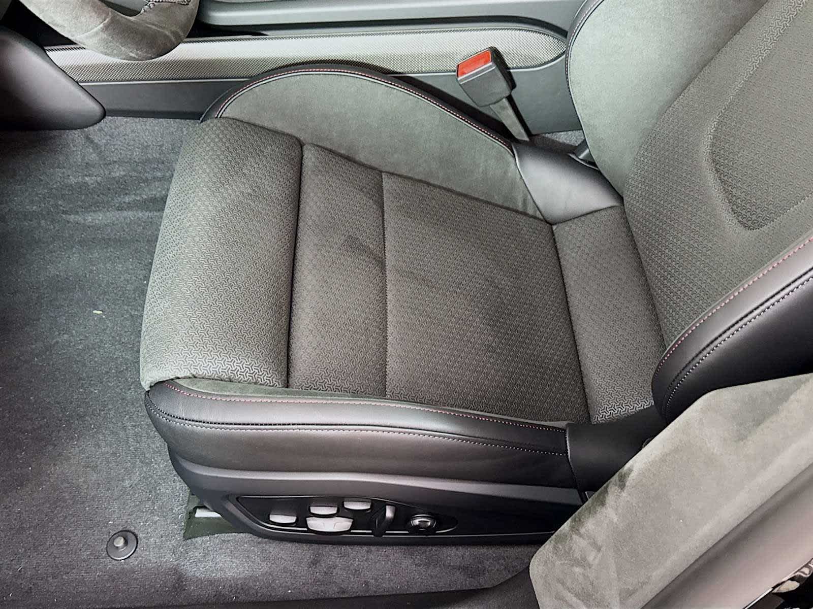 Thumbnail: 2026 Porsche Taycan - 15