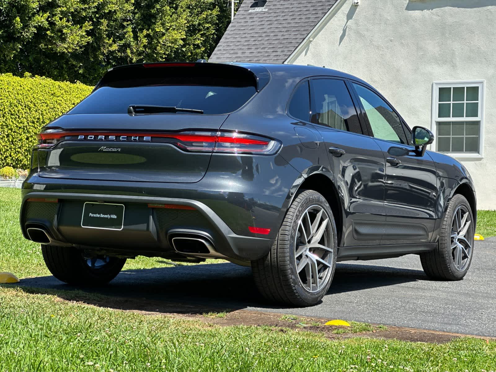 Thumbnail: 2026 Porsche Macan - 8