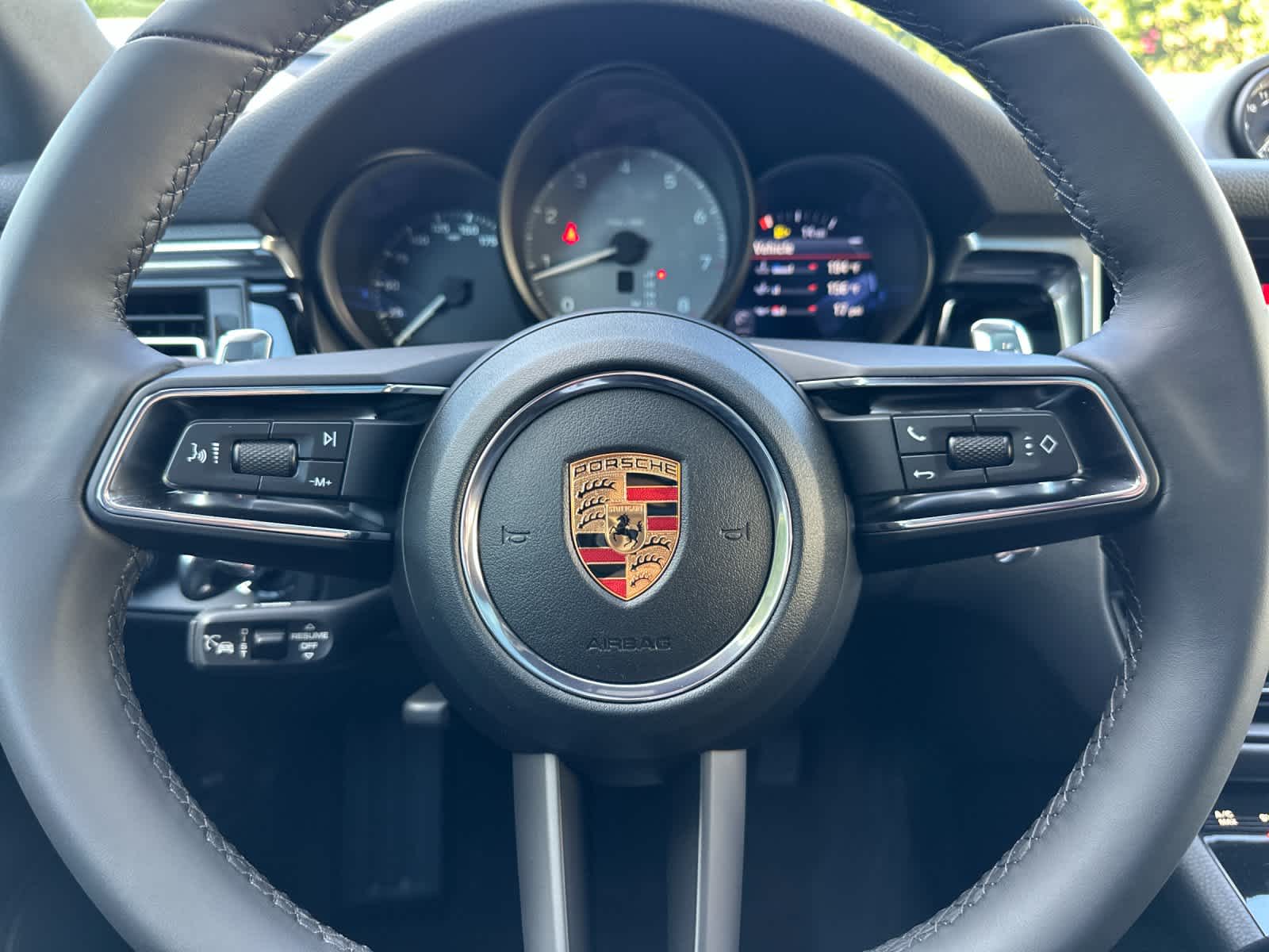 Thumbnail: 2026 Porsche Macan - 25