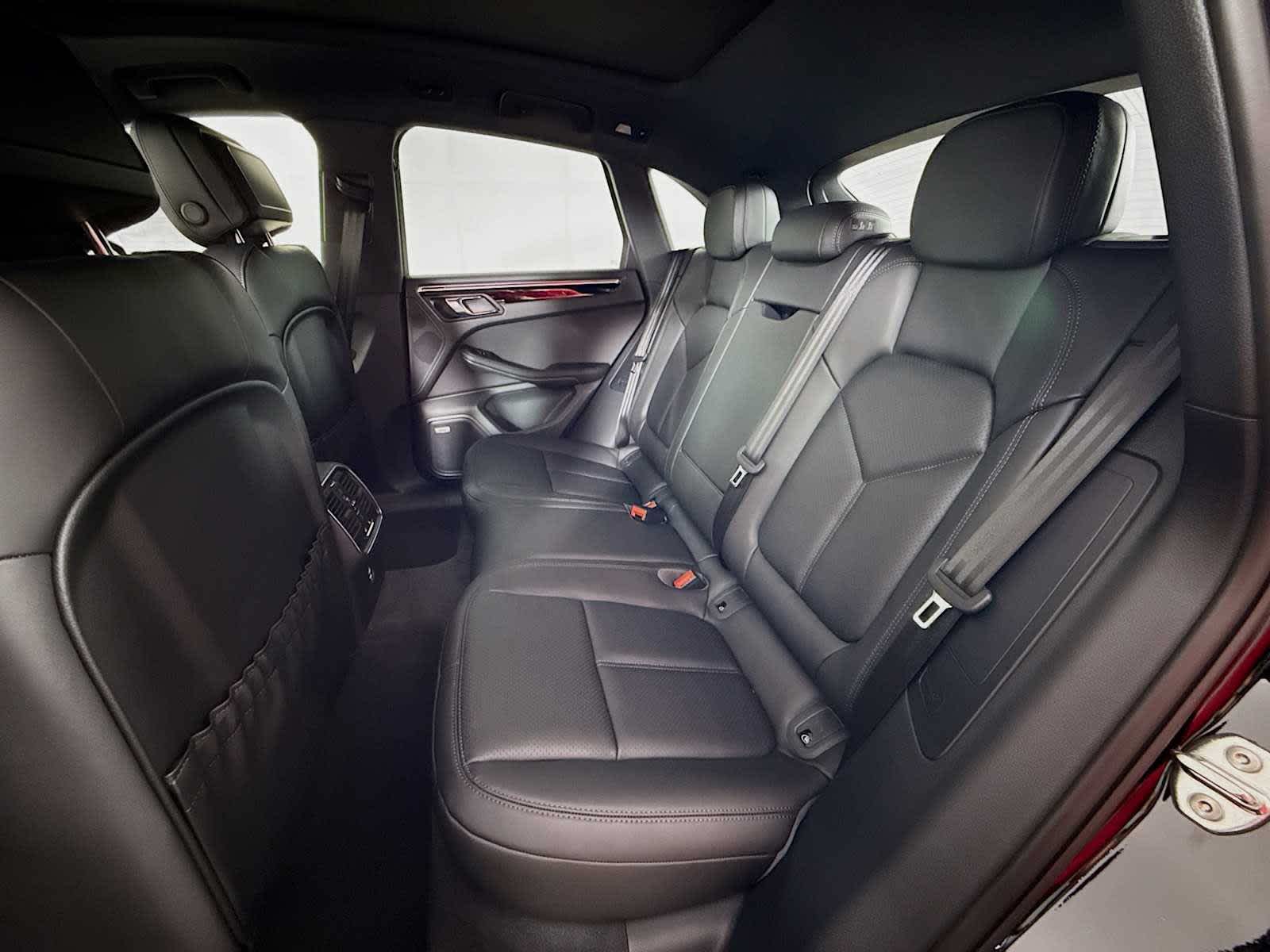 Thumbnail: 2025 Porsche Macan - 17