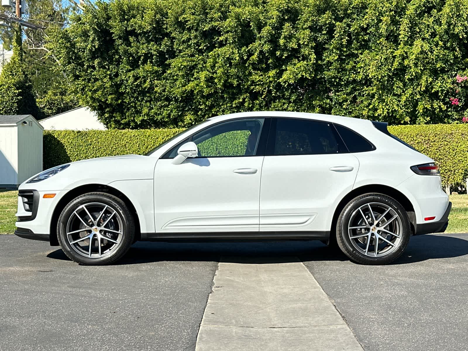 Thumbnail: 2025 Porsche Macan - 2