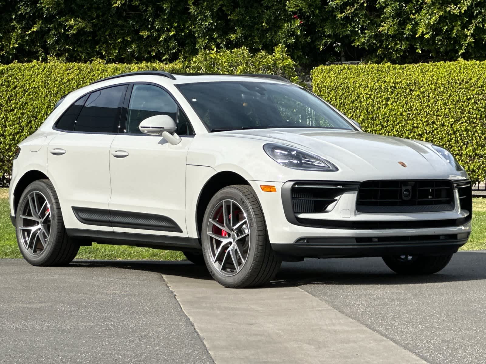 Thumbnail: 2026 Porsche Macan - 10